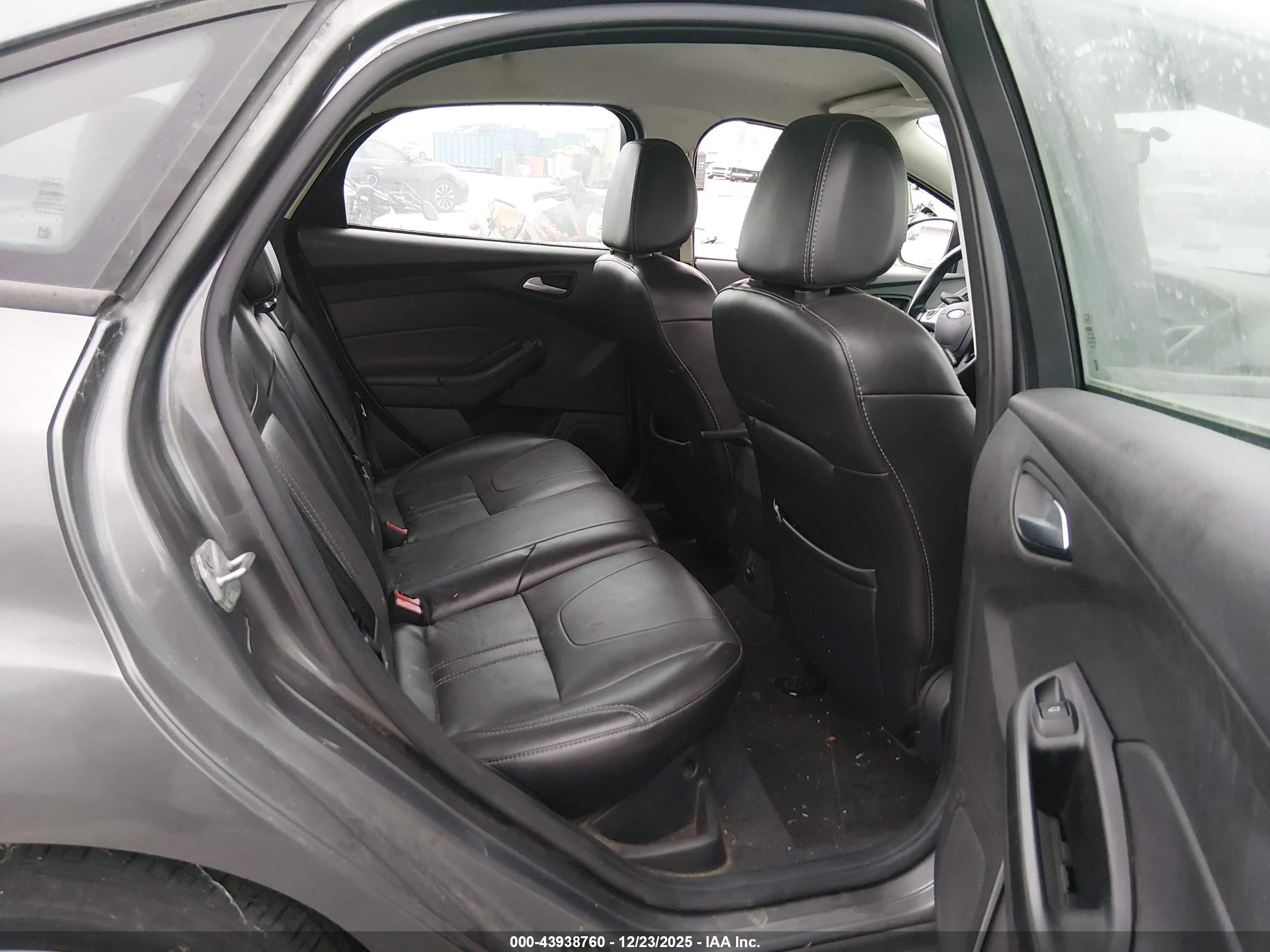 FORD FOCUS image 8