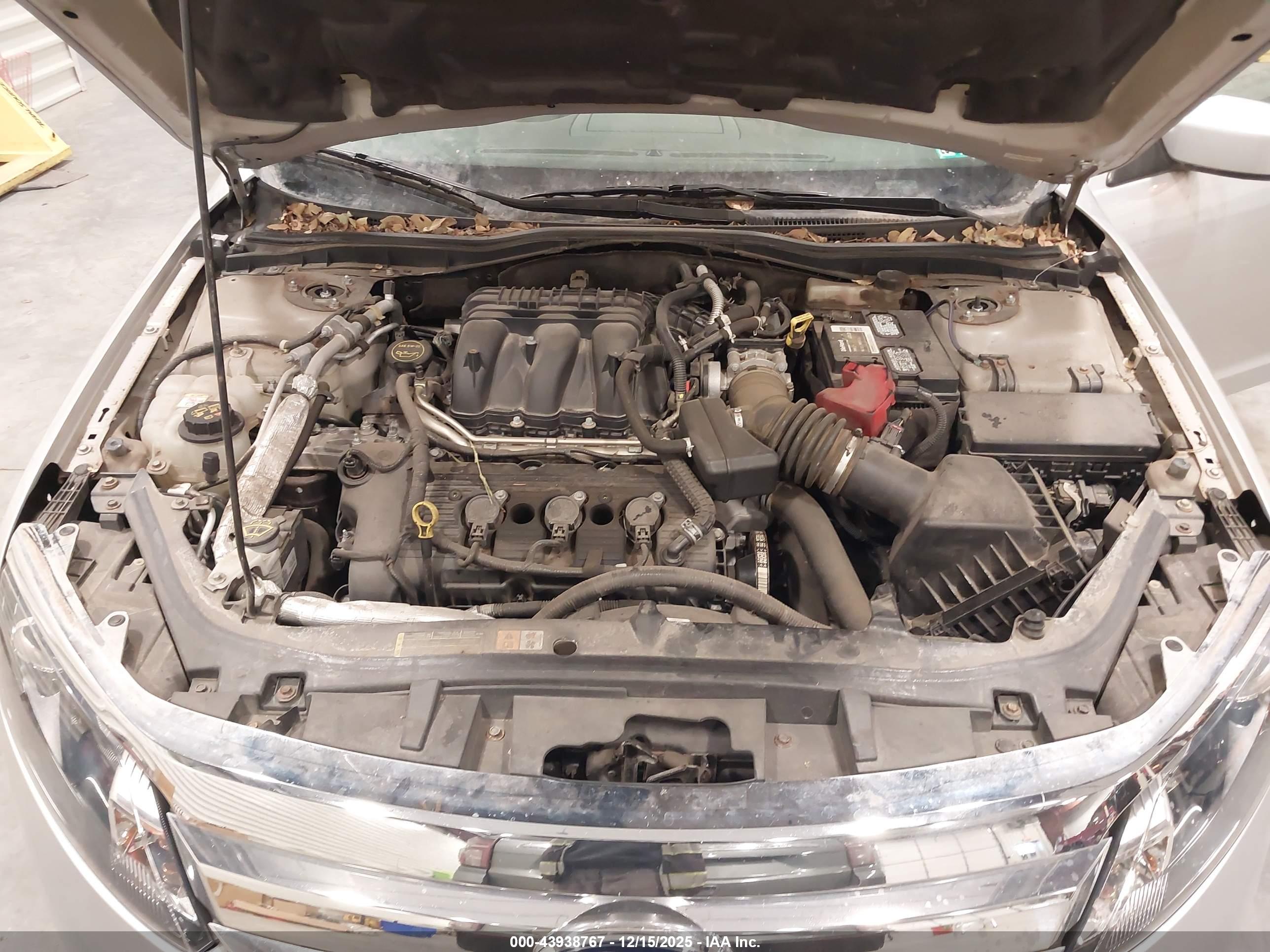 FORD FUSION image 10