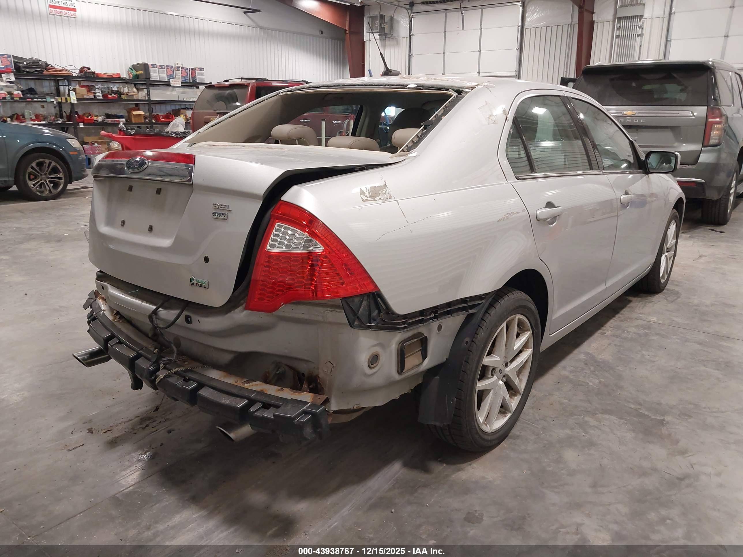 FORD FUSION image 4