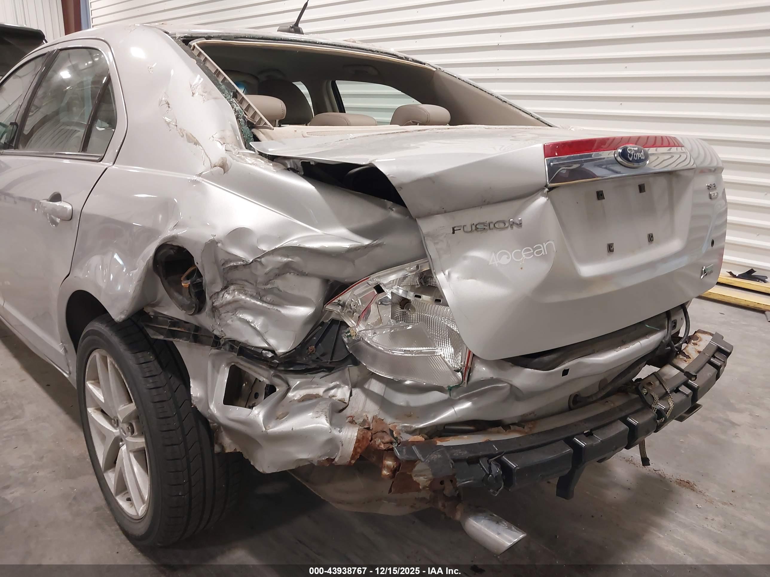 FORD FUSION image 6