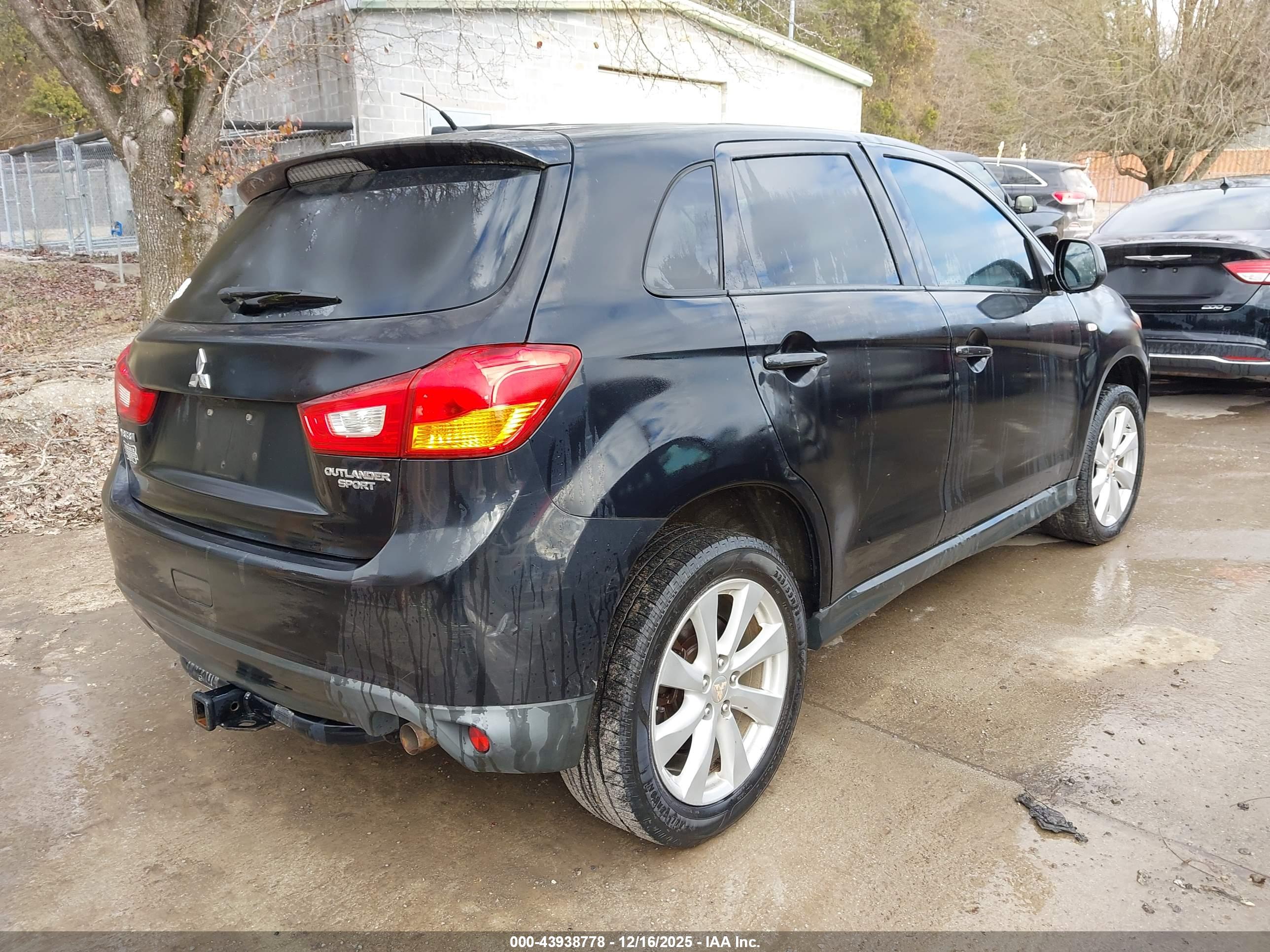 MITSUBISHI OUTLANDER image 4