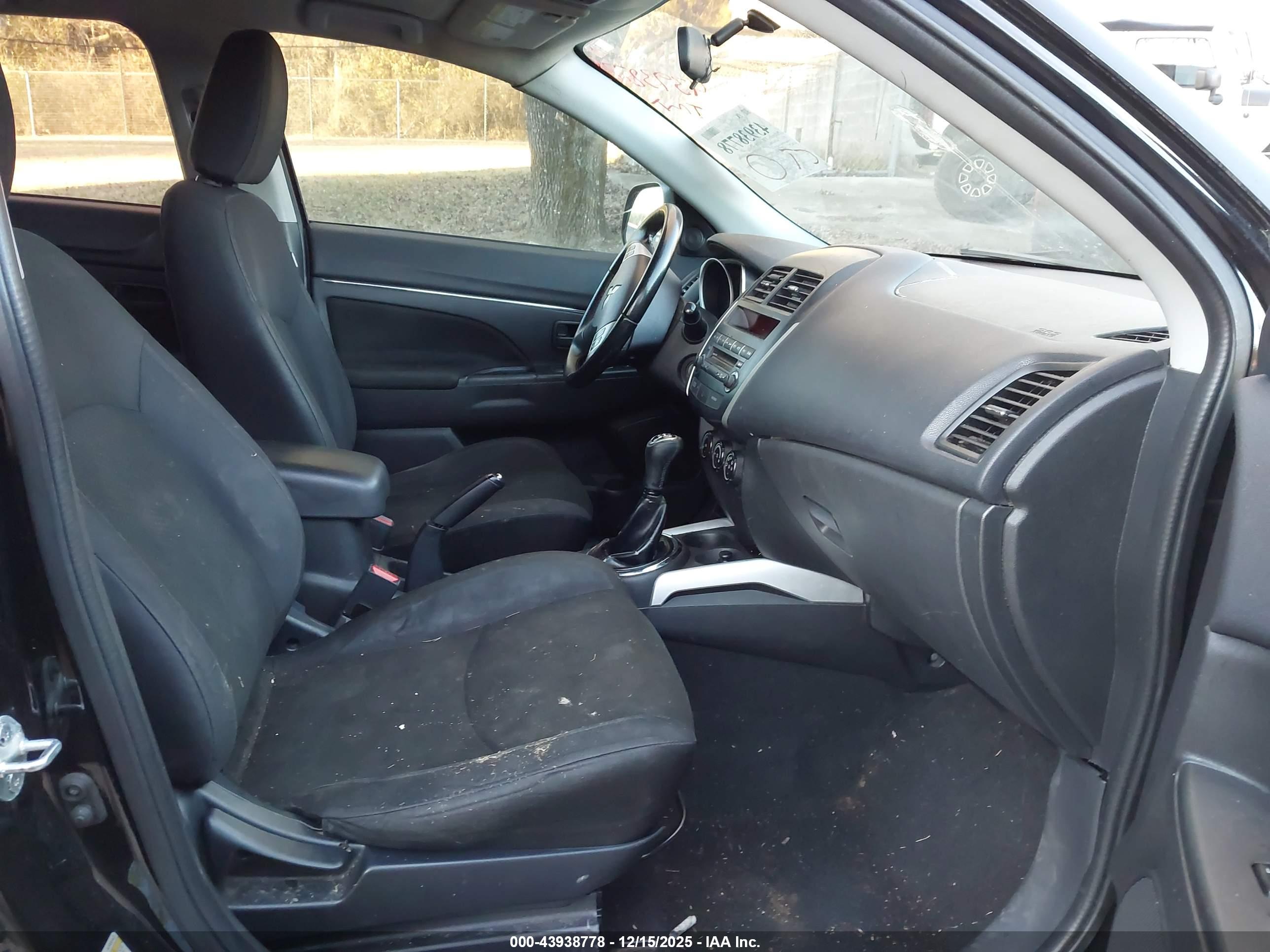 MITSUBISHI OUTLANDER image 5