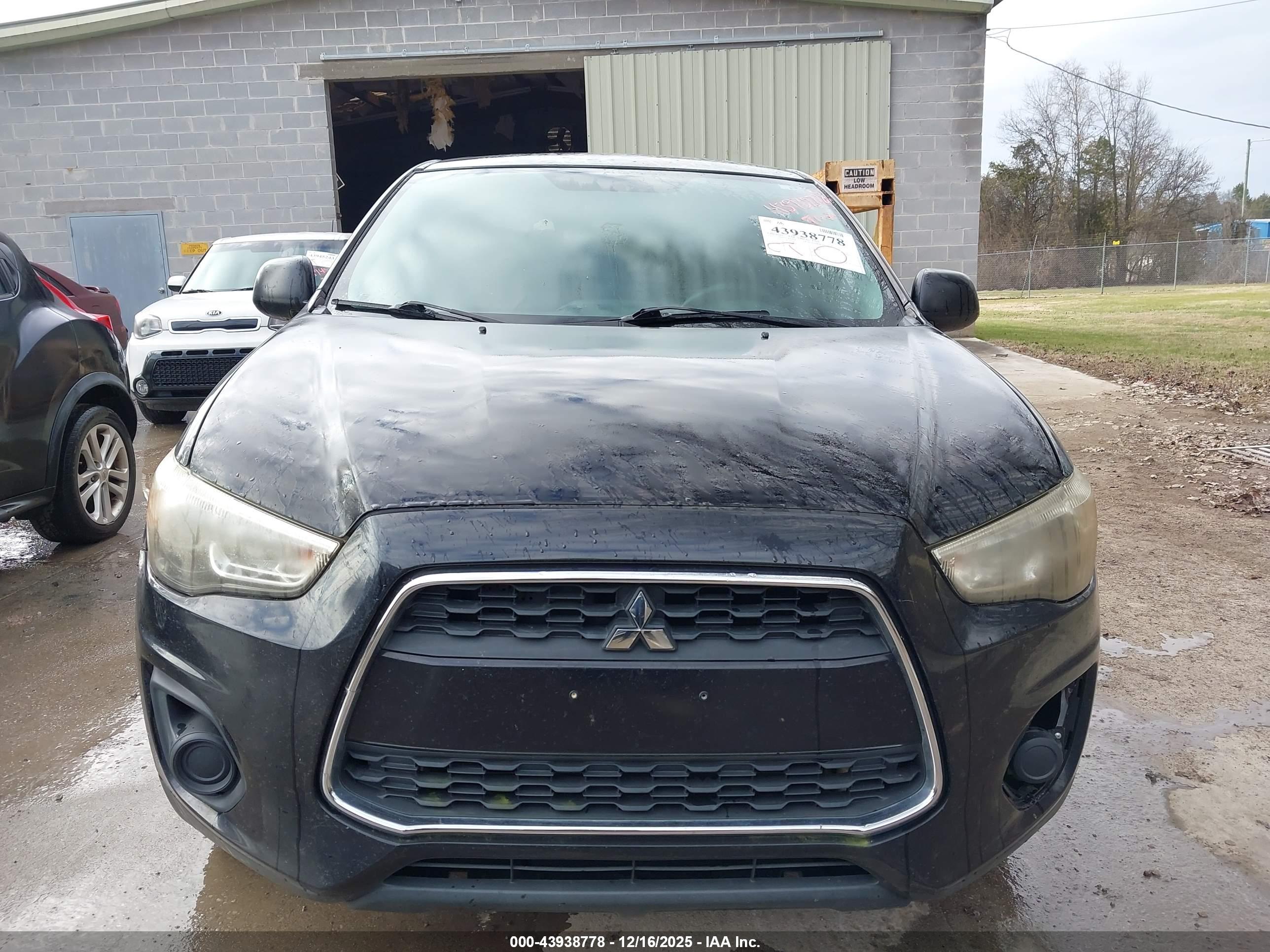 MITSUBISHI OUTLANDER image 6