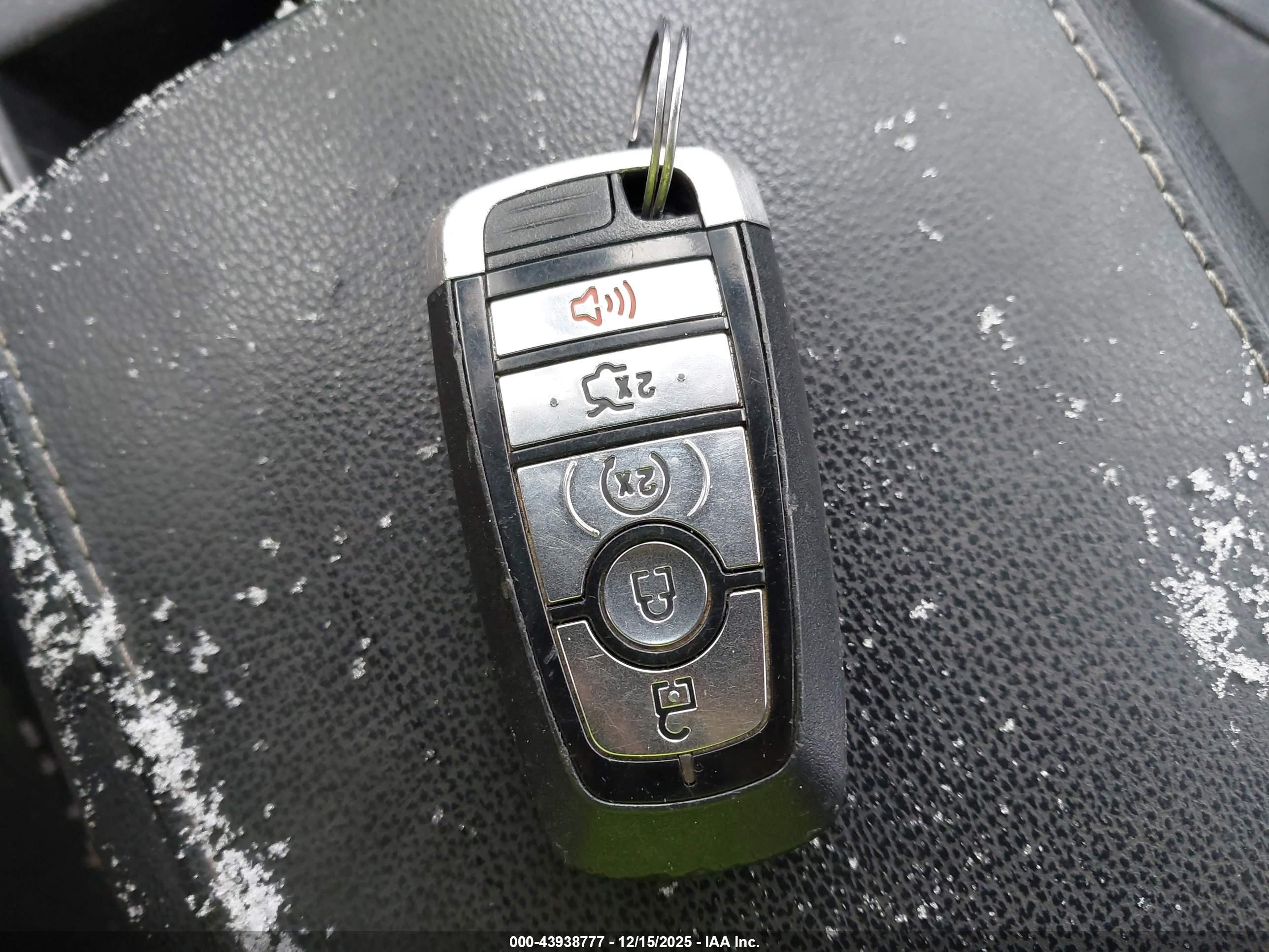 FORD FUSION image 11