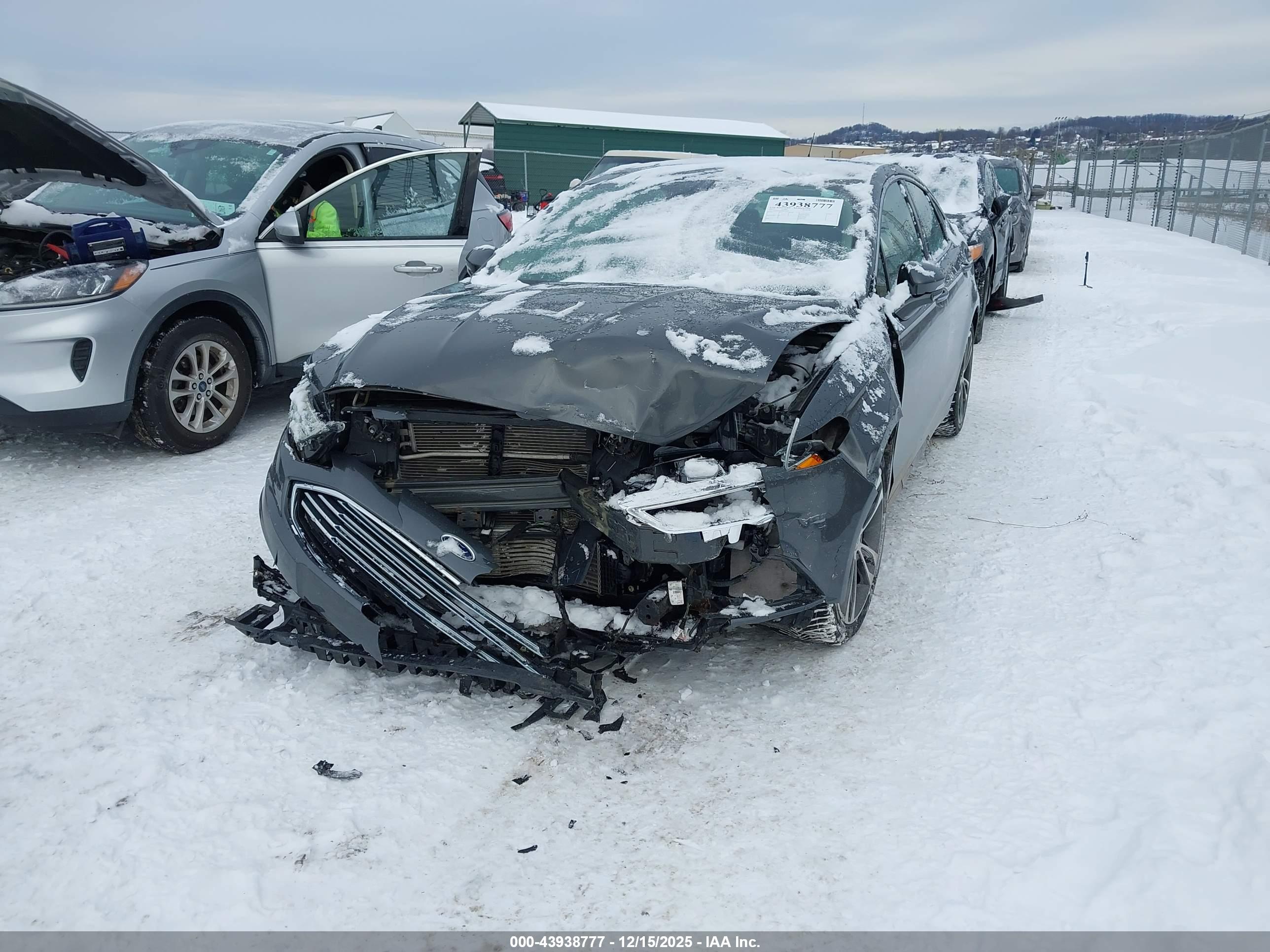 FORD FUSION image 2