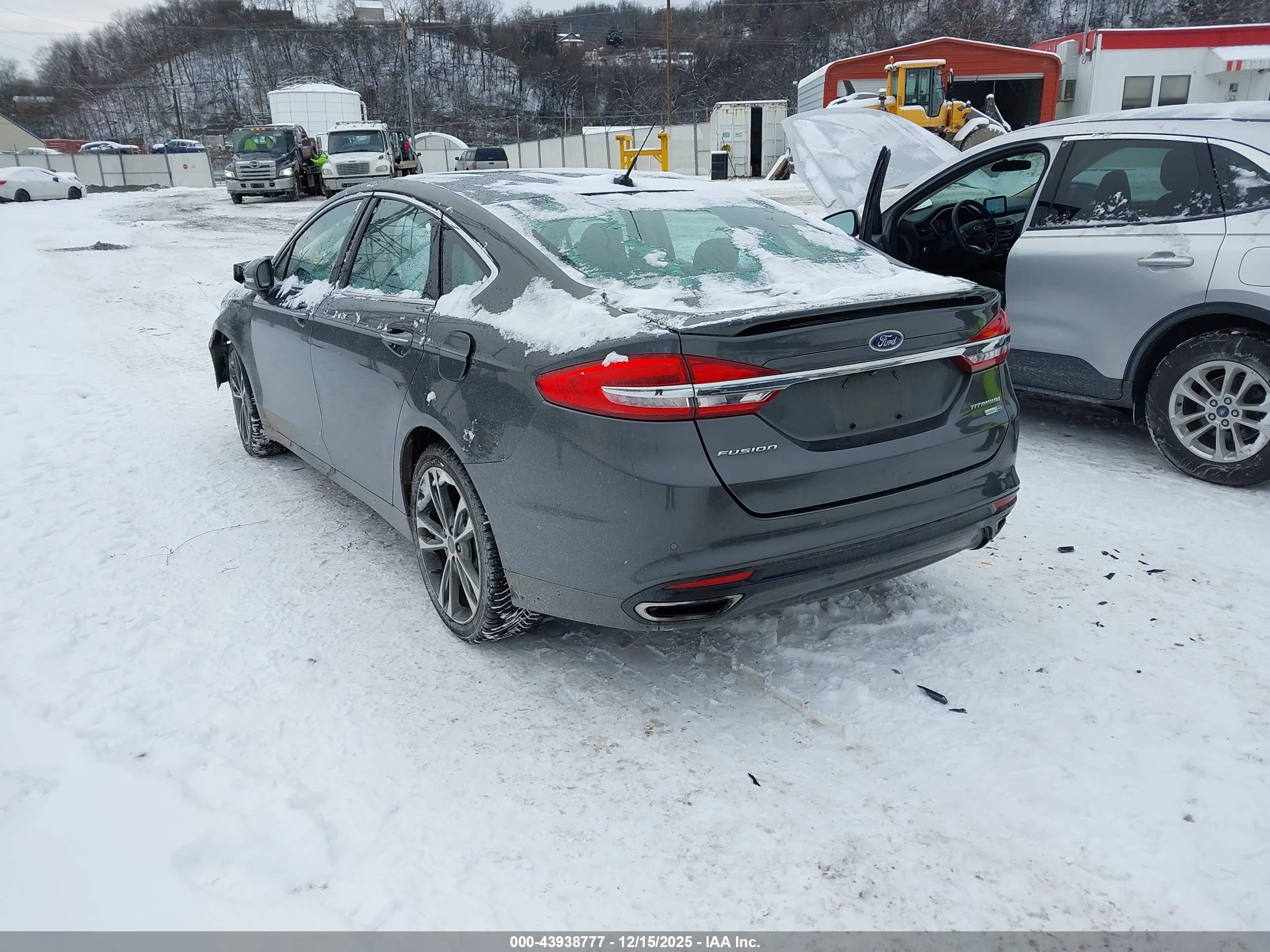 FORD FUSION image 3