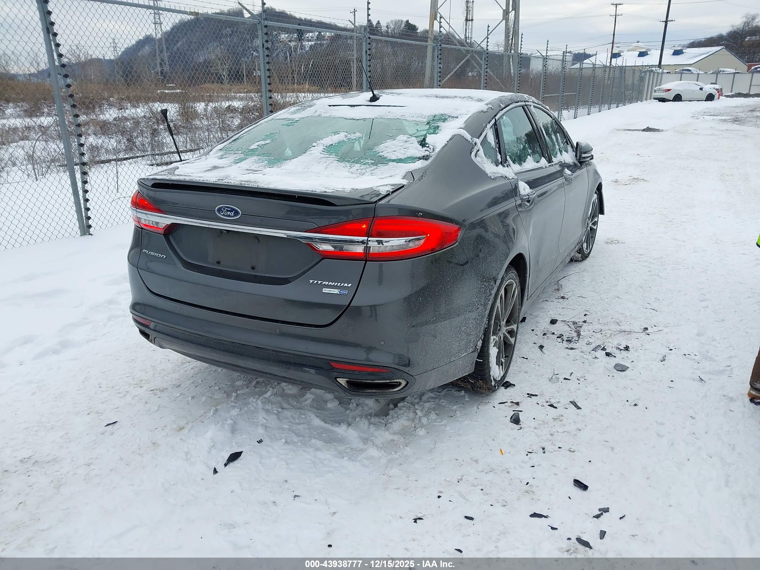 FORD FUSION image 4