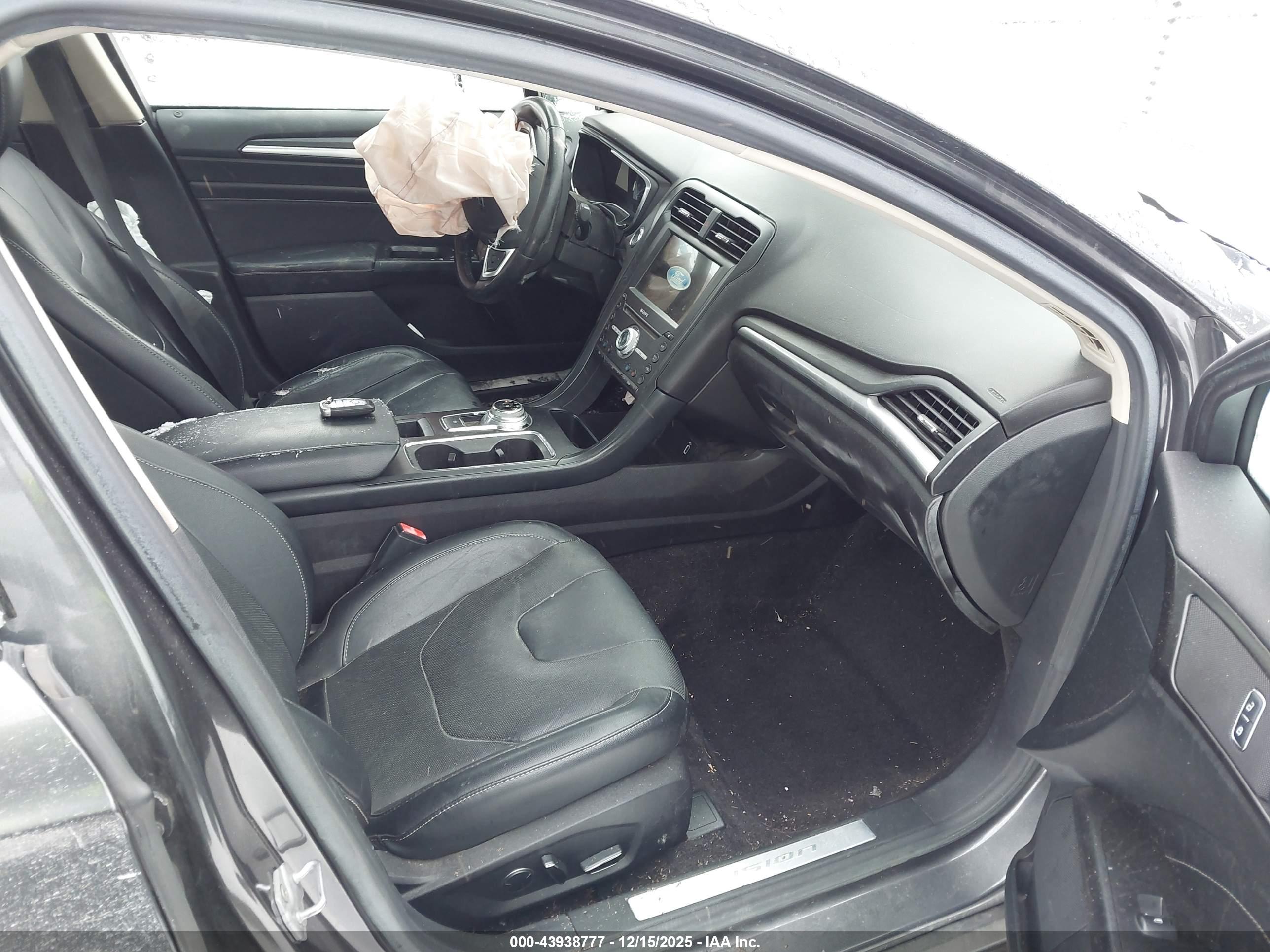 FORD FUSION image 5