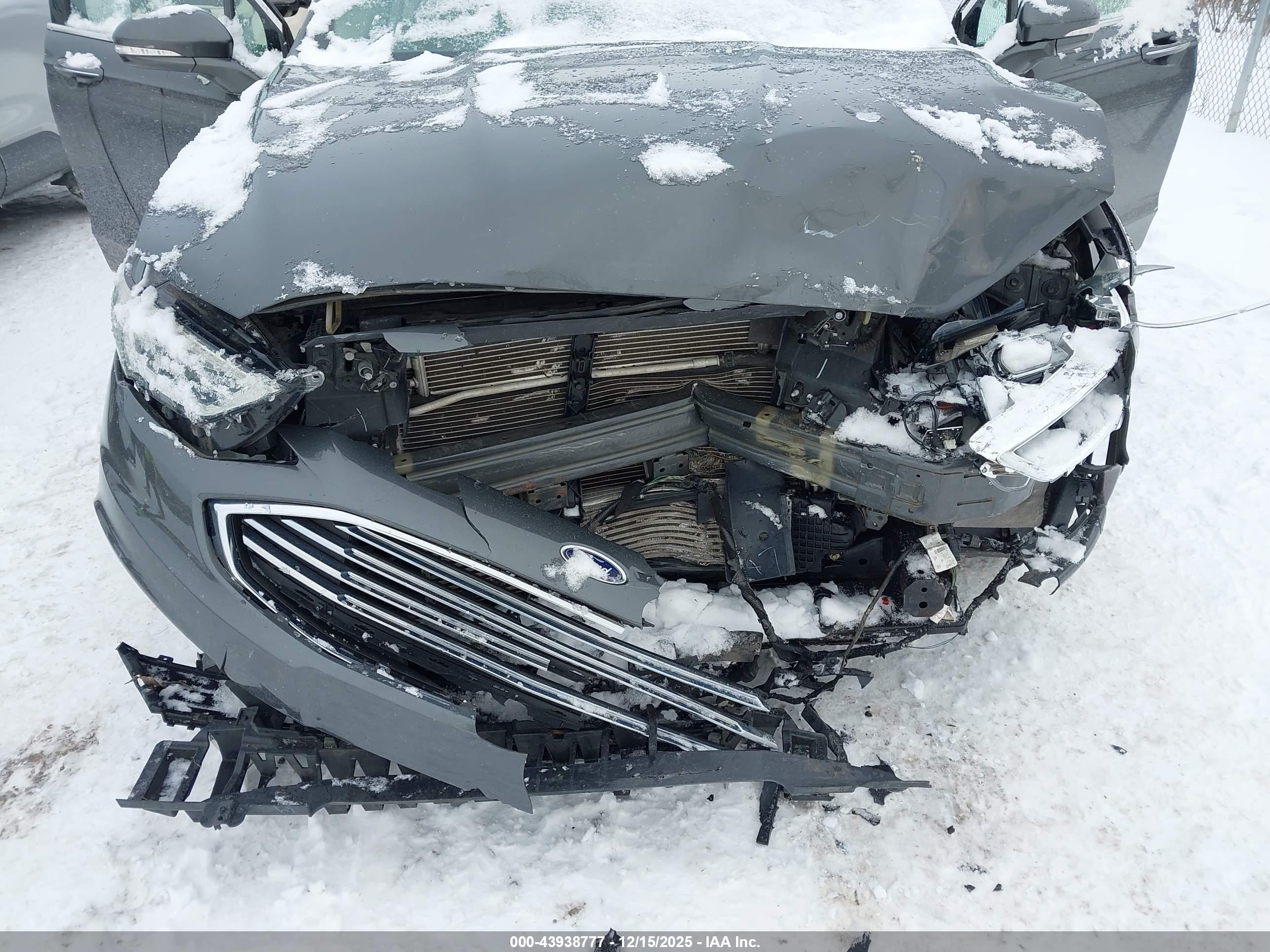 FORD FUSION image 6