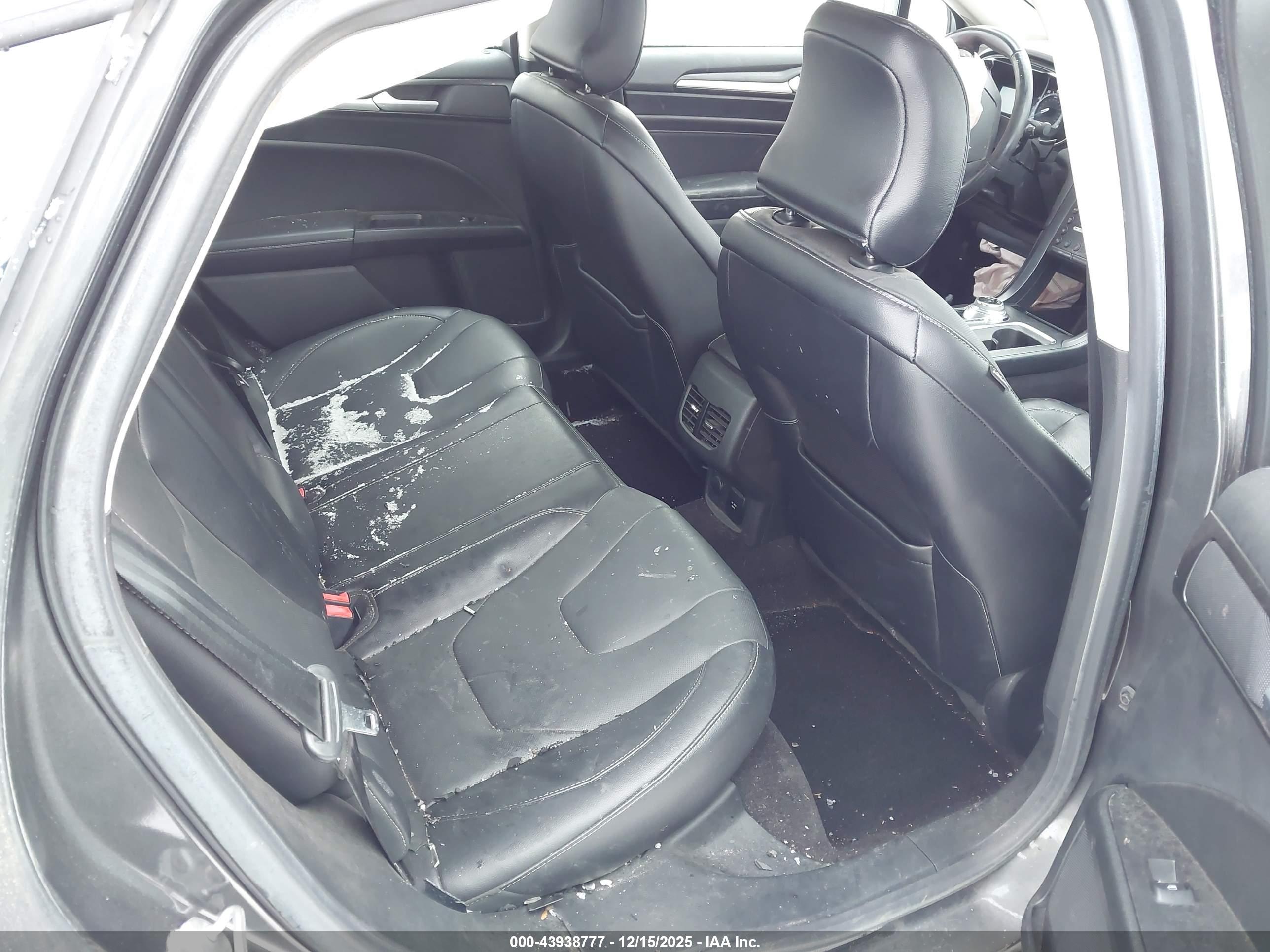 FORD FUSION image 8