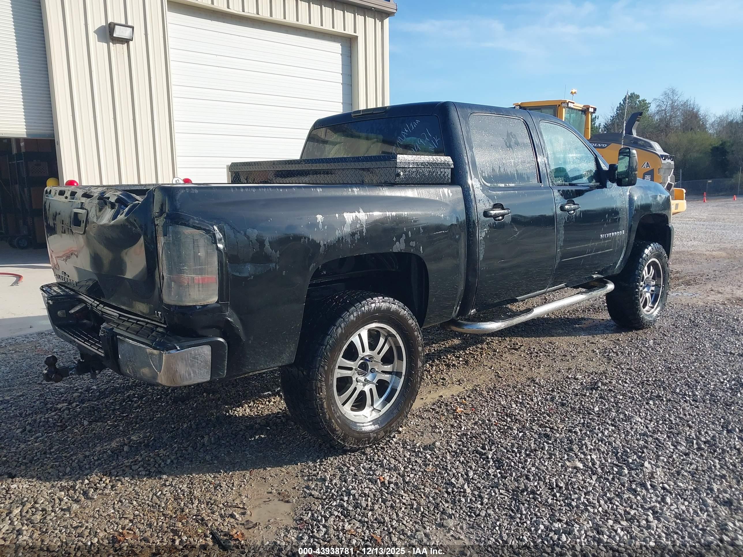 CHEVROLET SILVERADO image 4