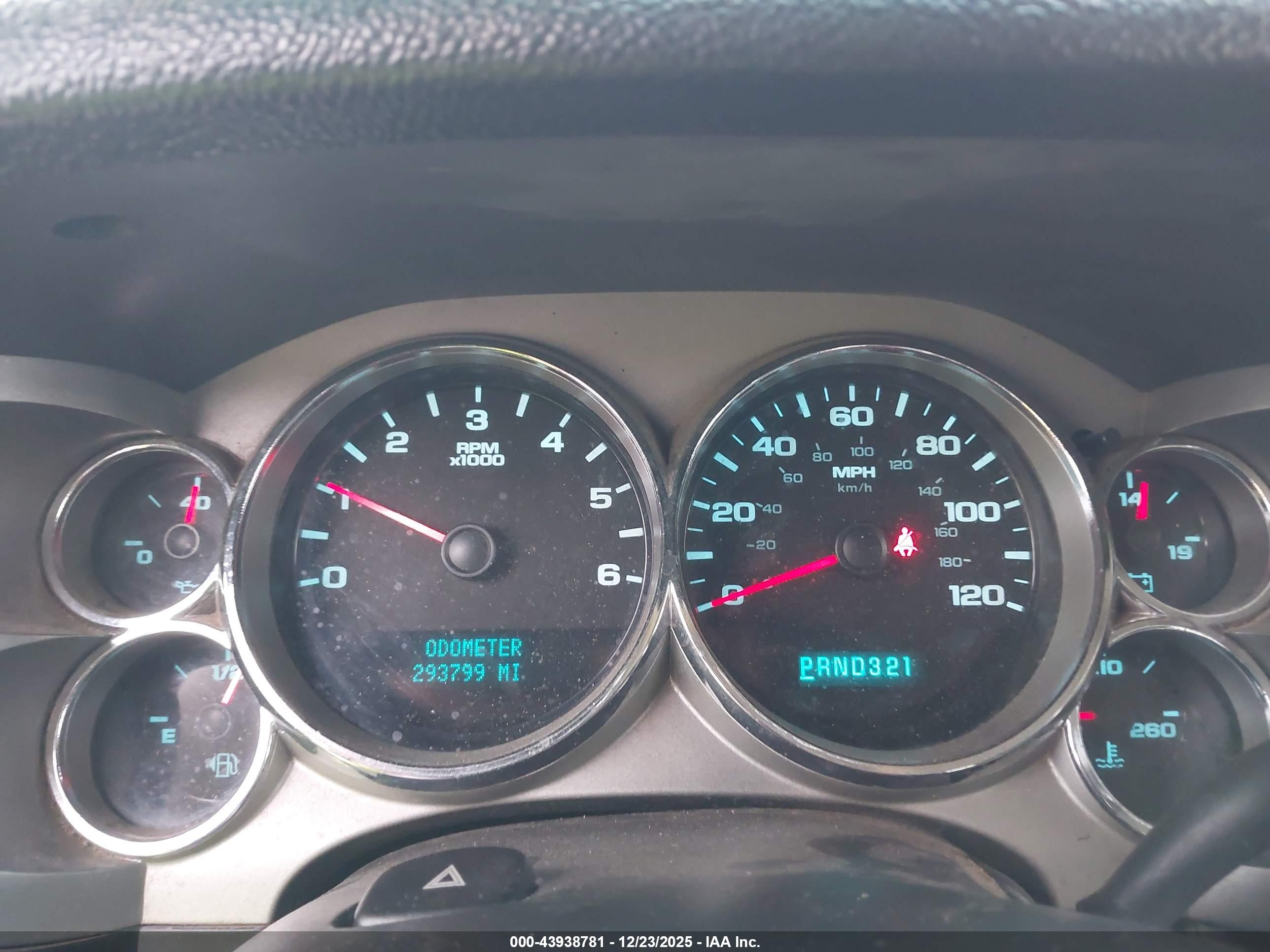 CHEVROLET SILVERADO image 7