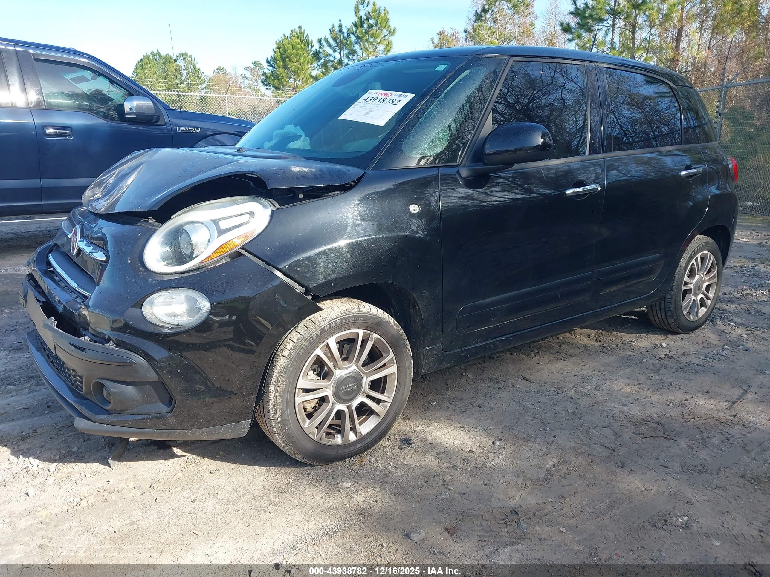 FIAT 500L image 2