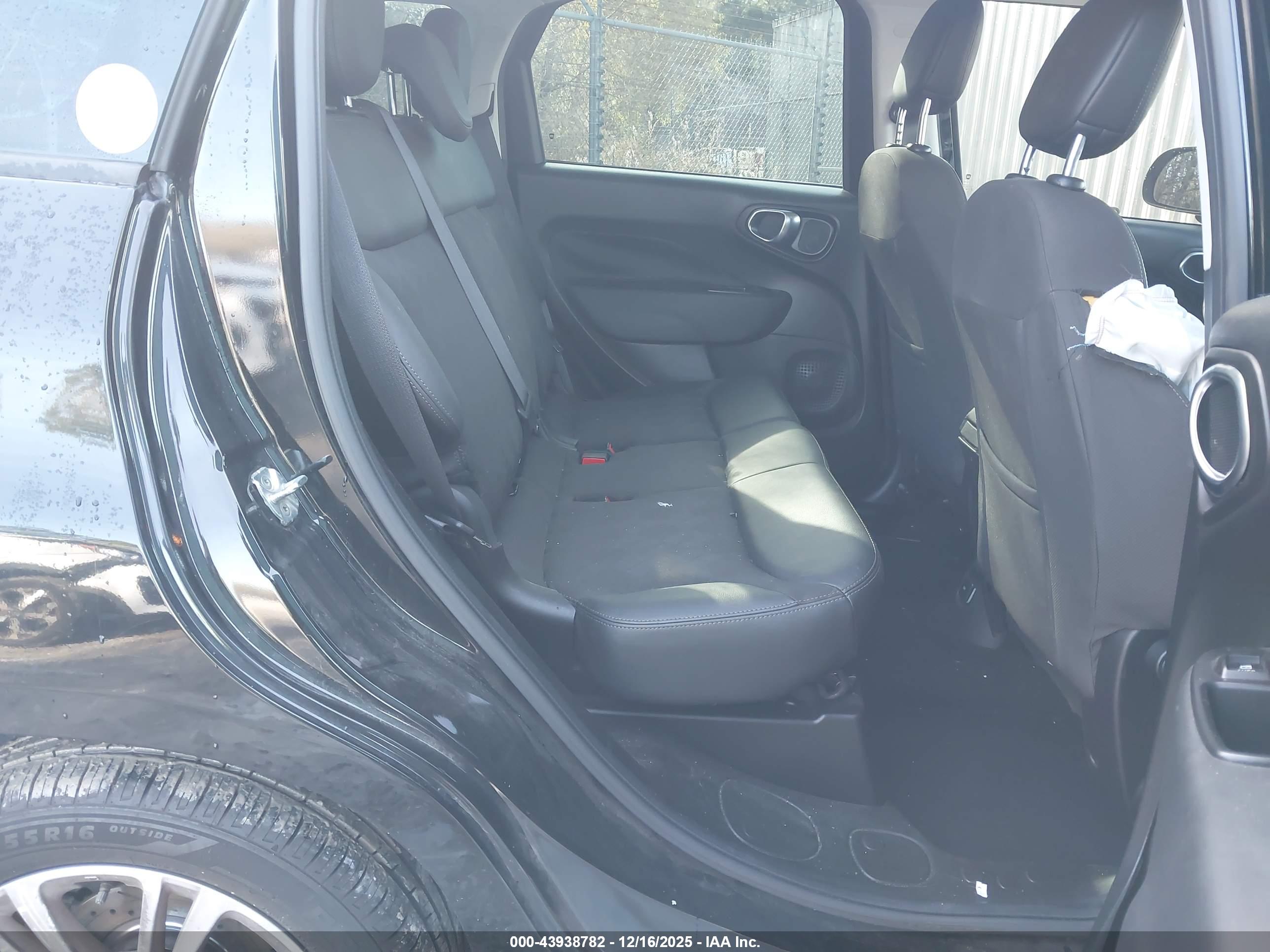 FIAT 500L image 8