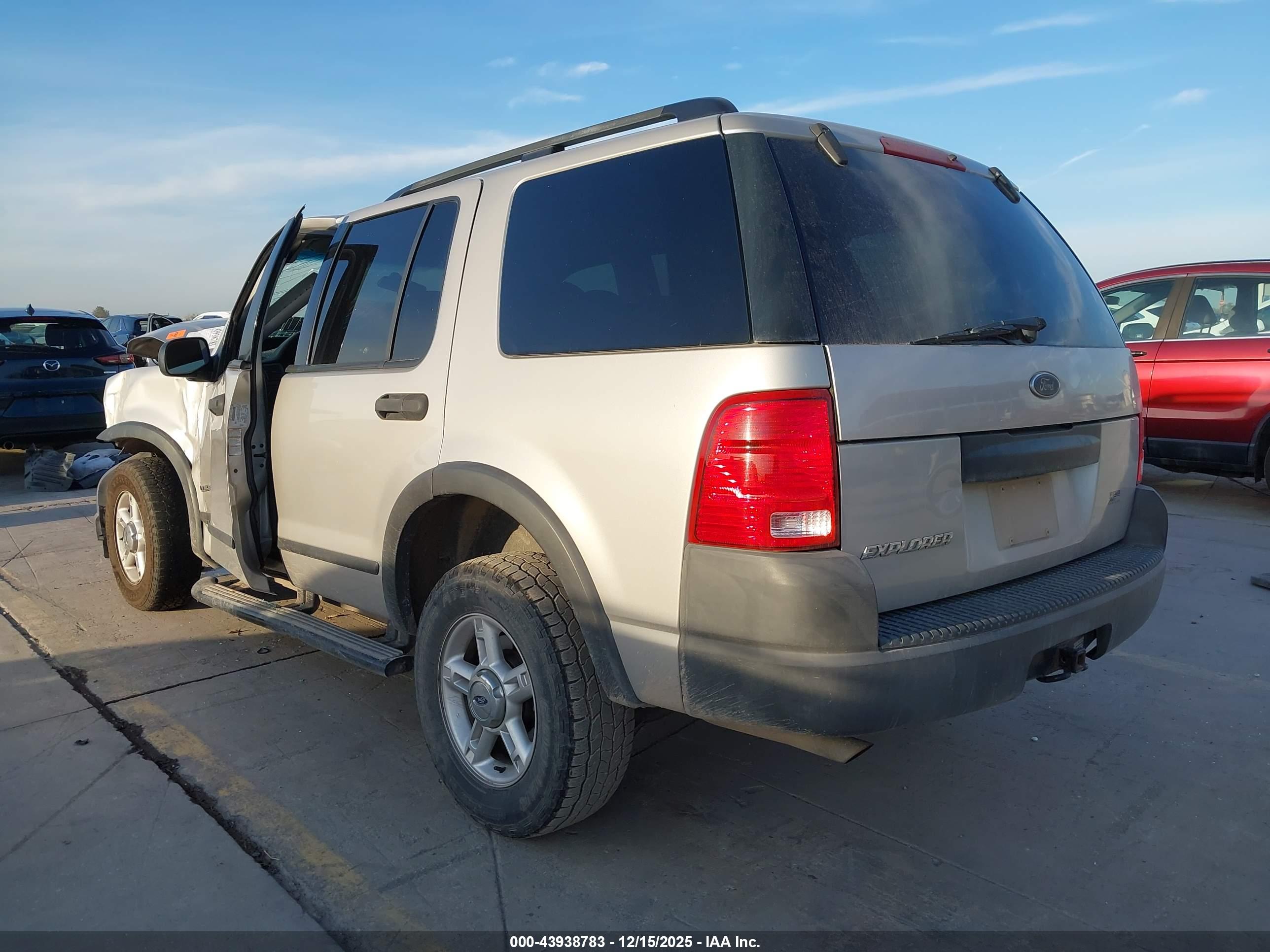 FORD EXPLORER image 3