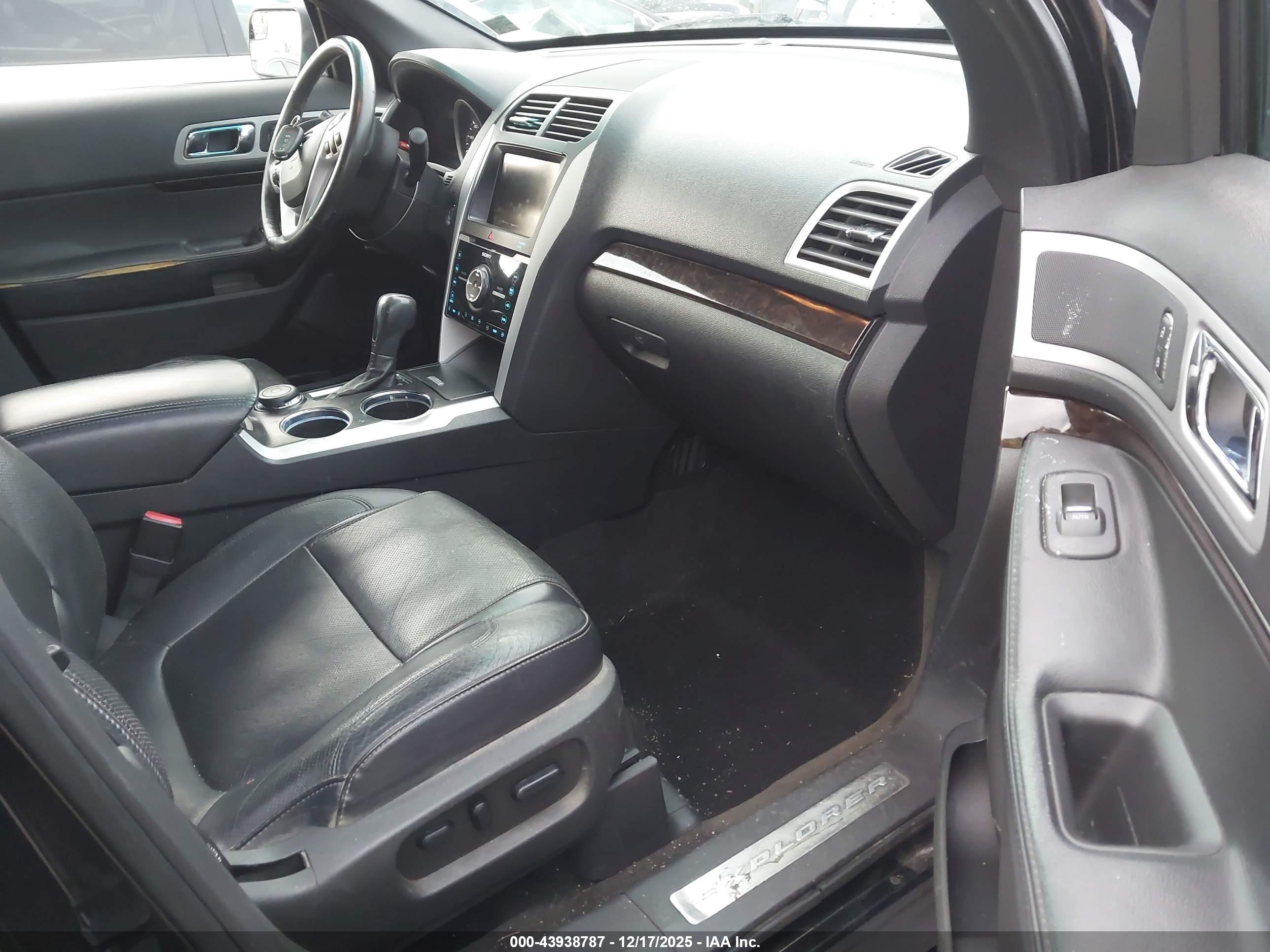FORD EXPLORER image 5