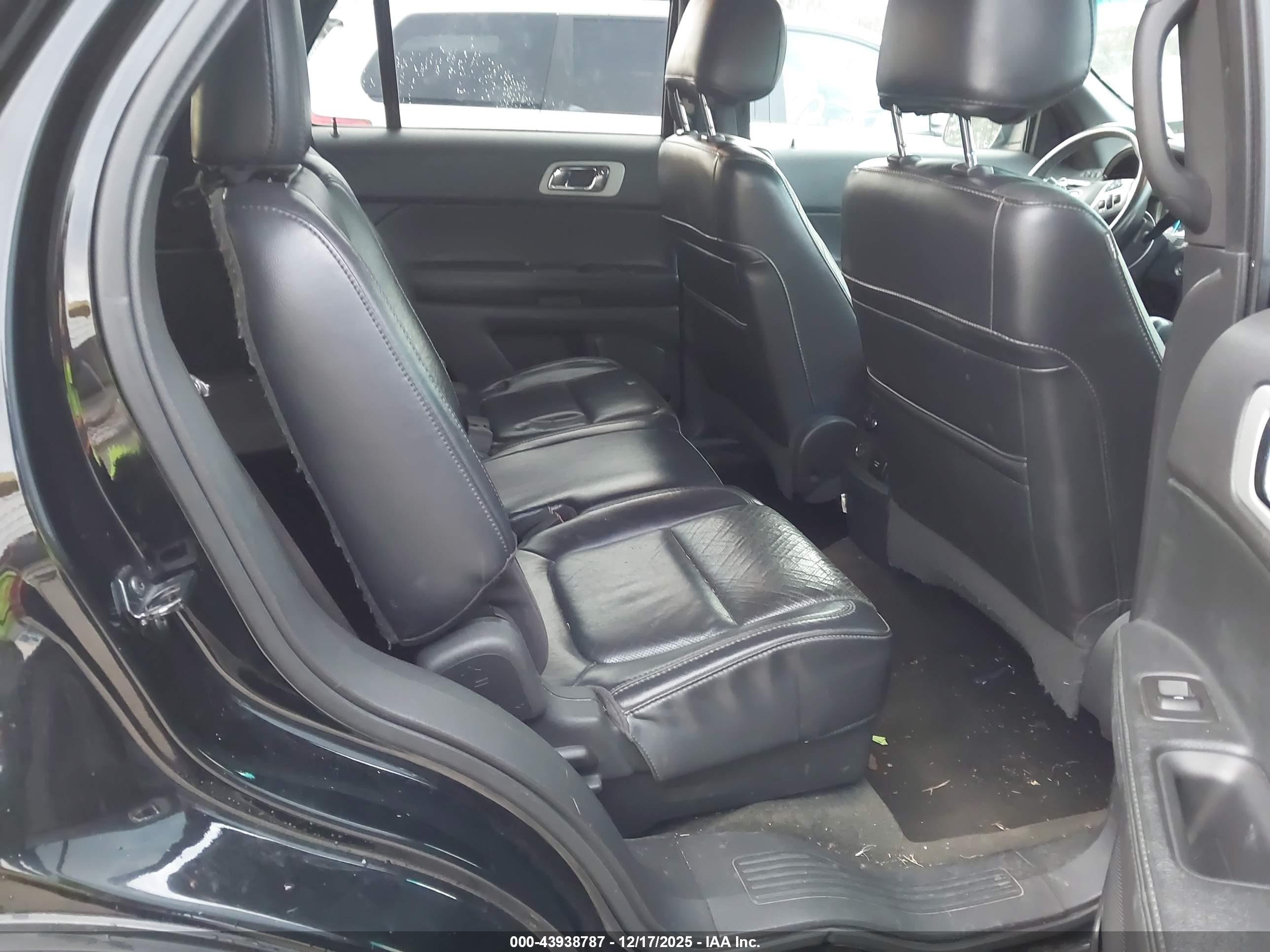 FORD EXPLORER image 8