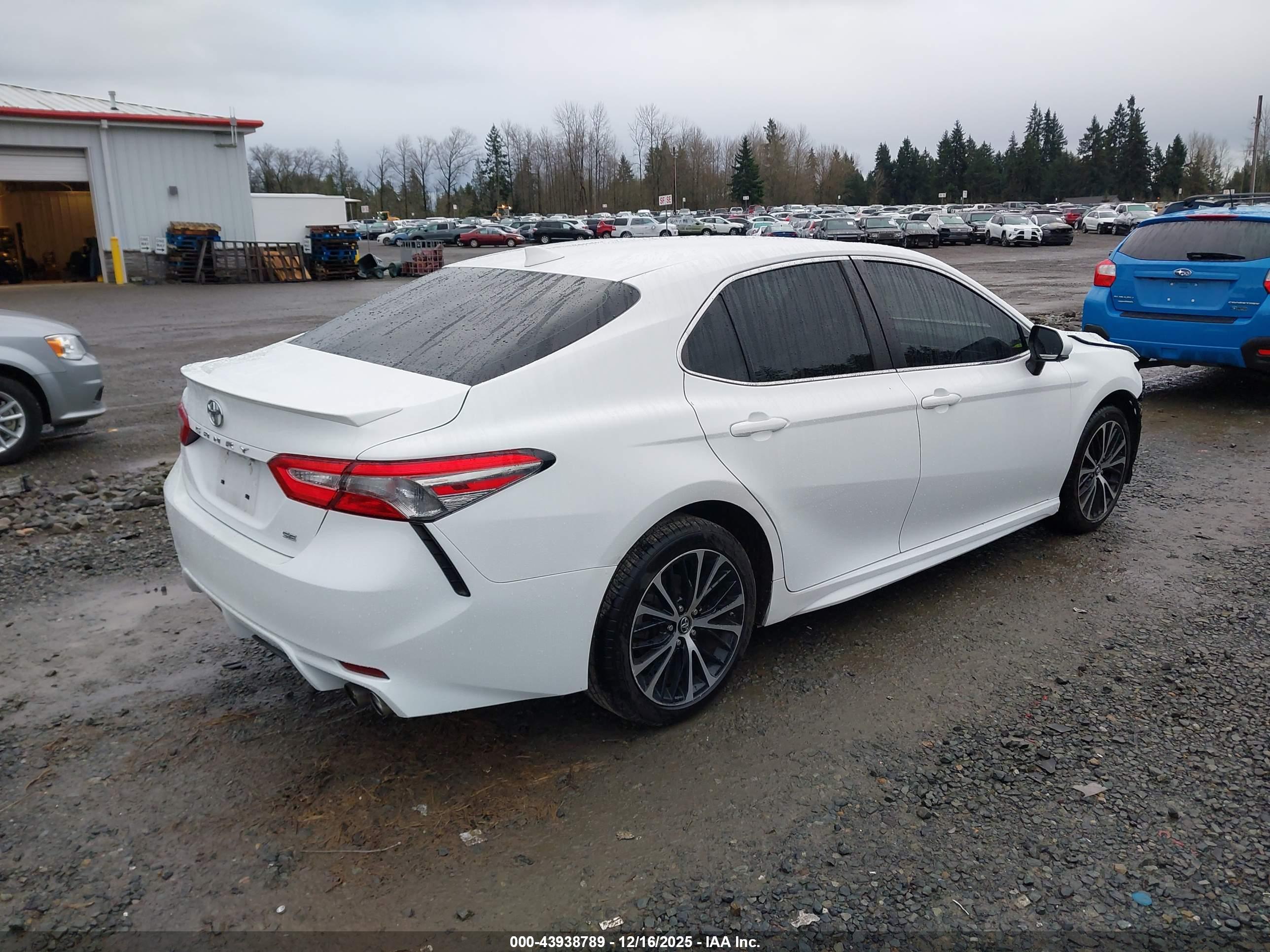 TOYOTA CAMRY image 4