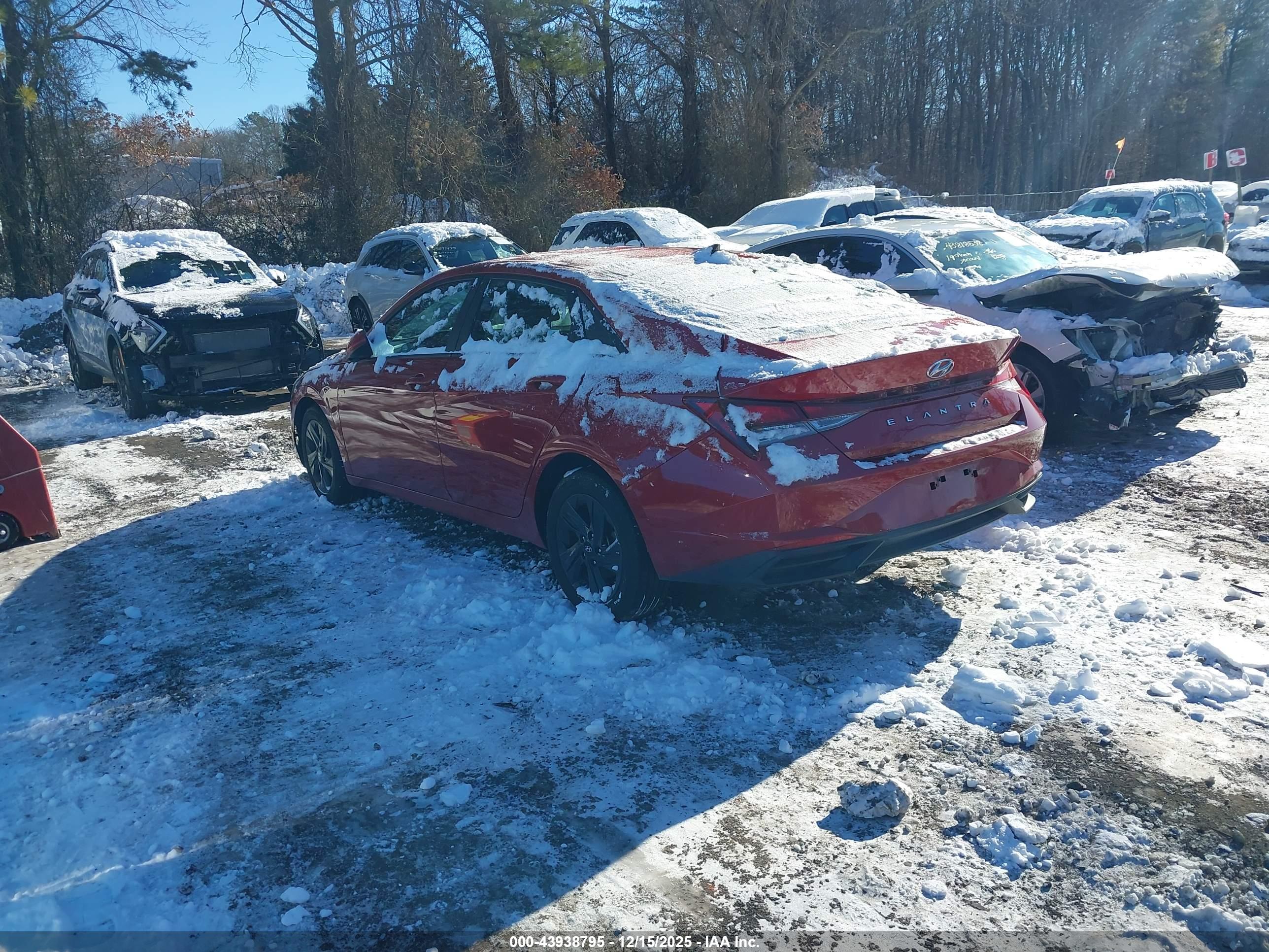 HYUNDAI ELANTRA image 3