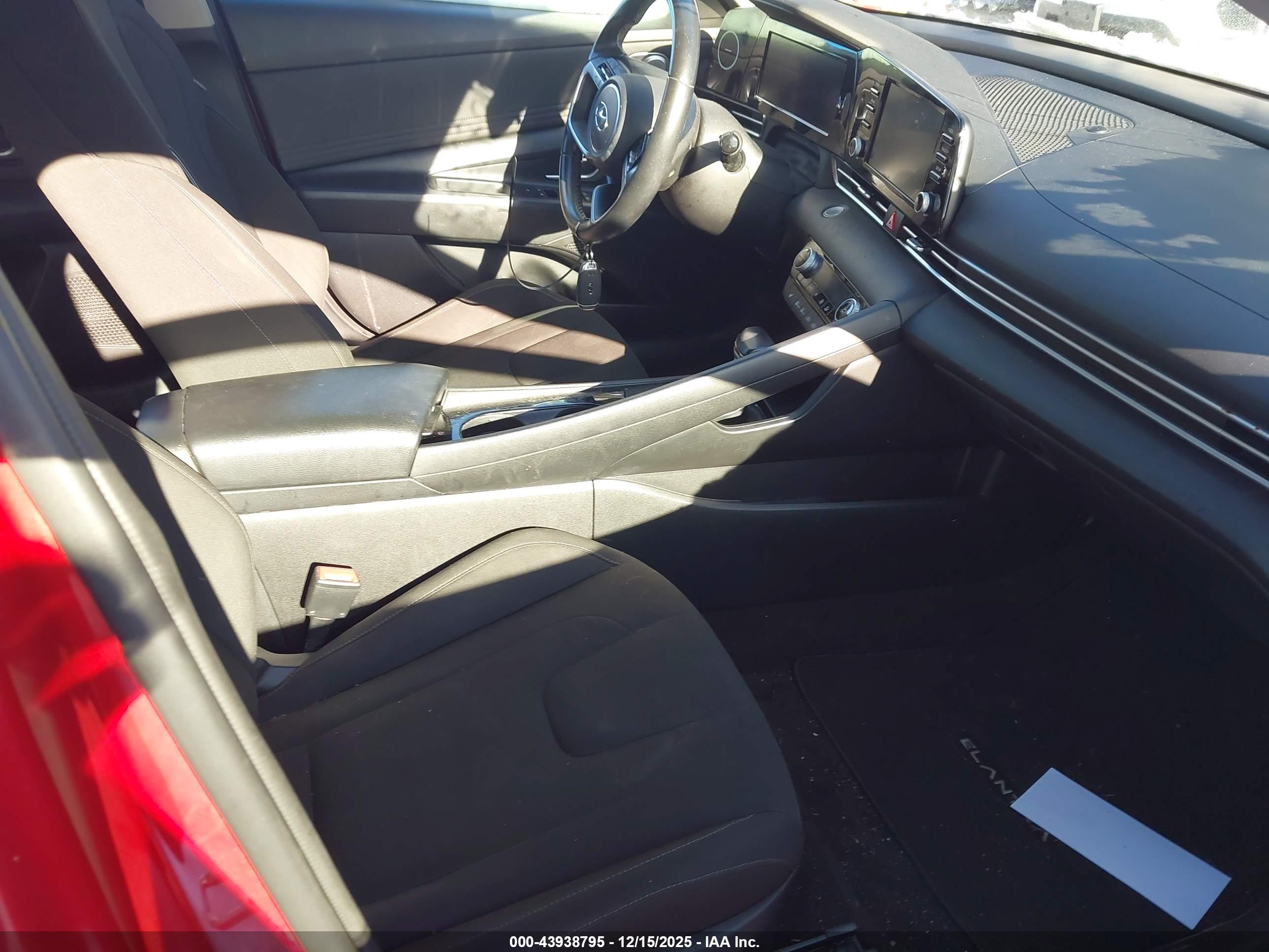 HYUNDAI ELANTRA image 5