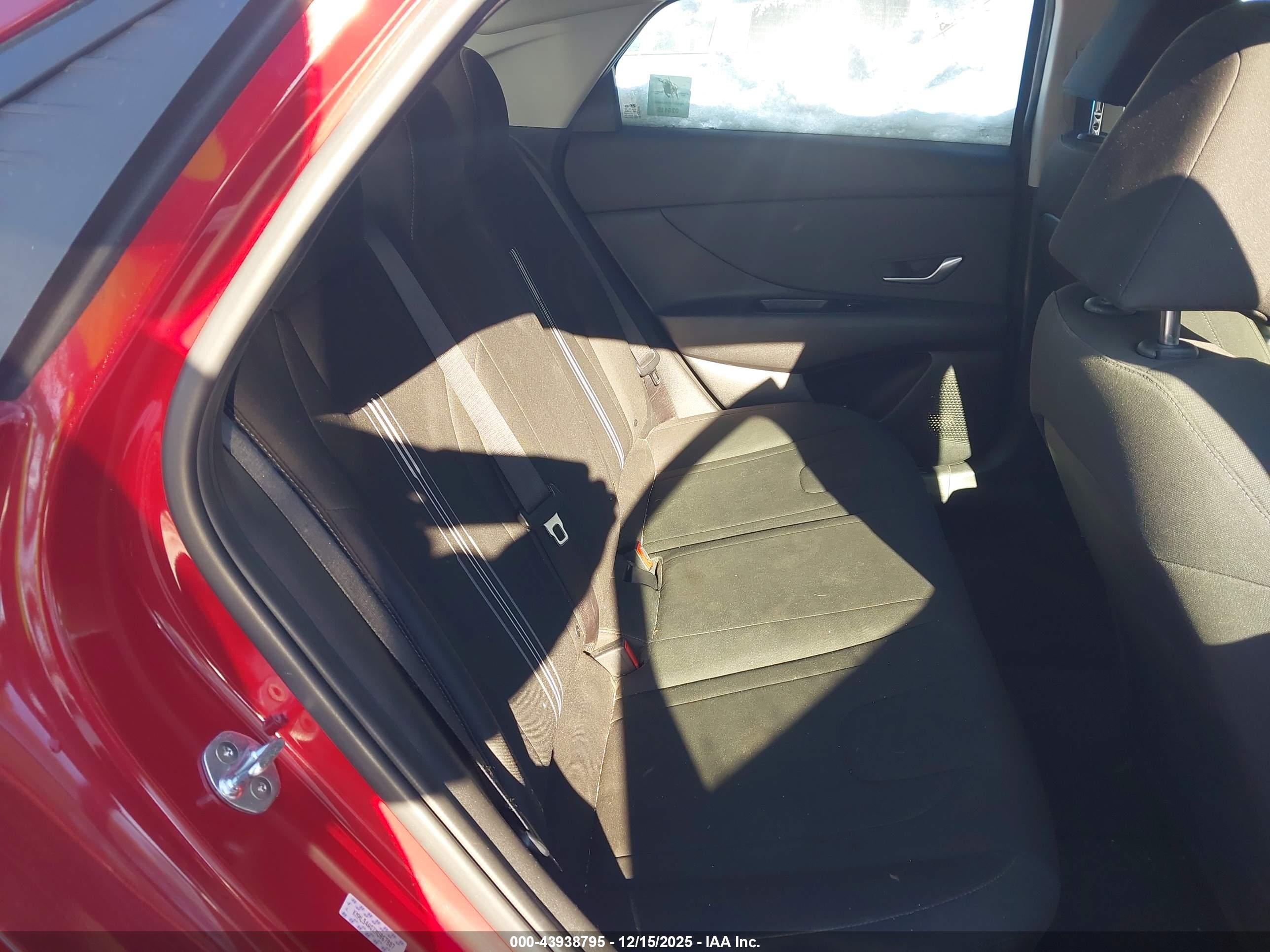 HYUNDAI ELANTRA image 8
