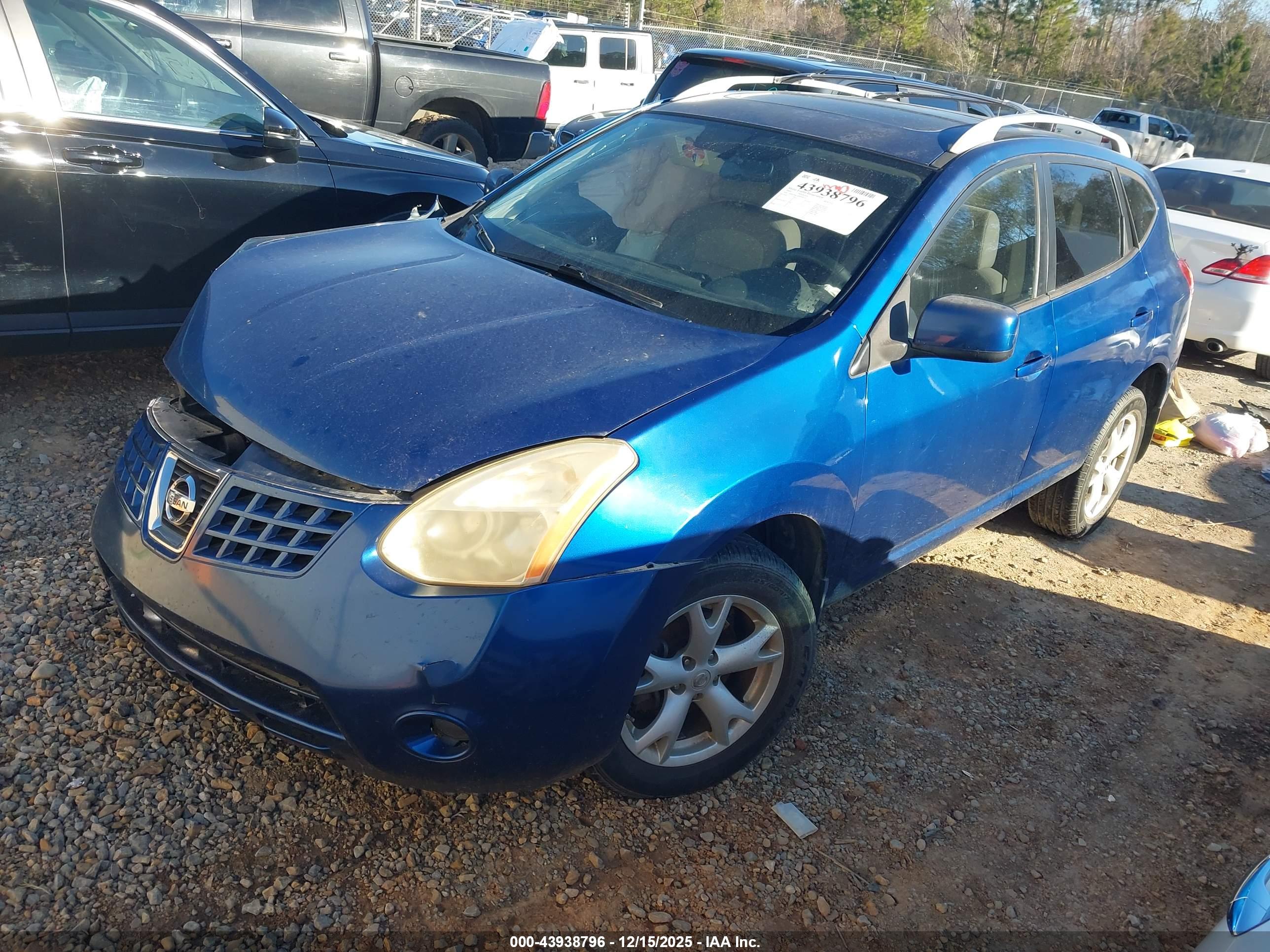 NISSAN ROGUE image 2