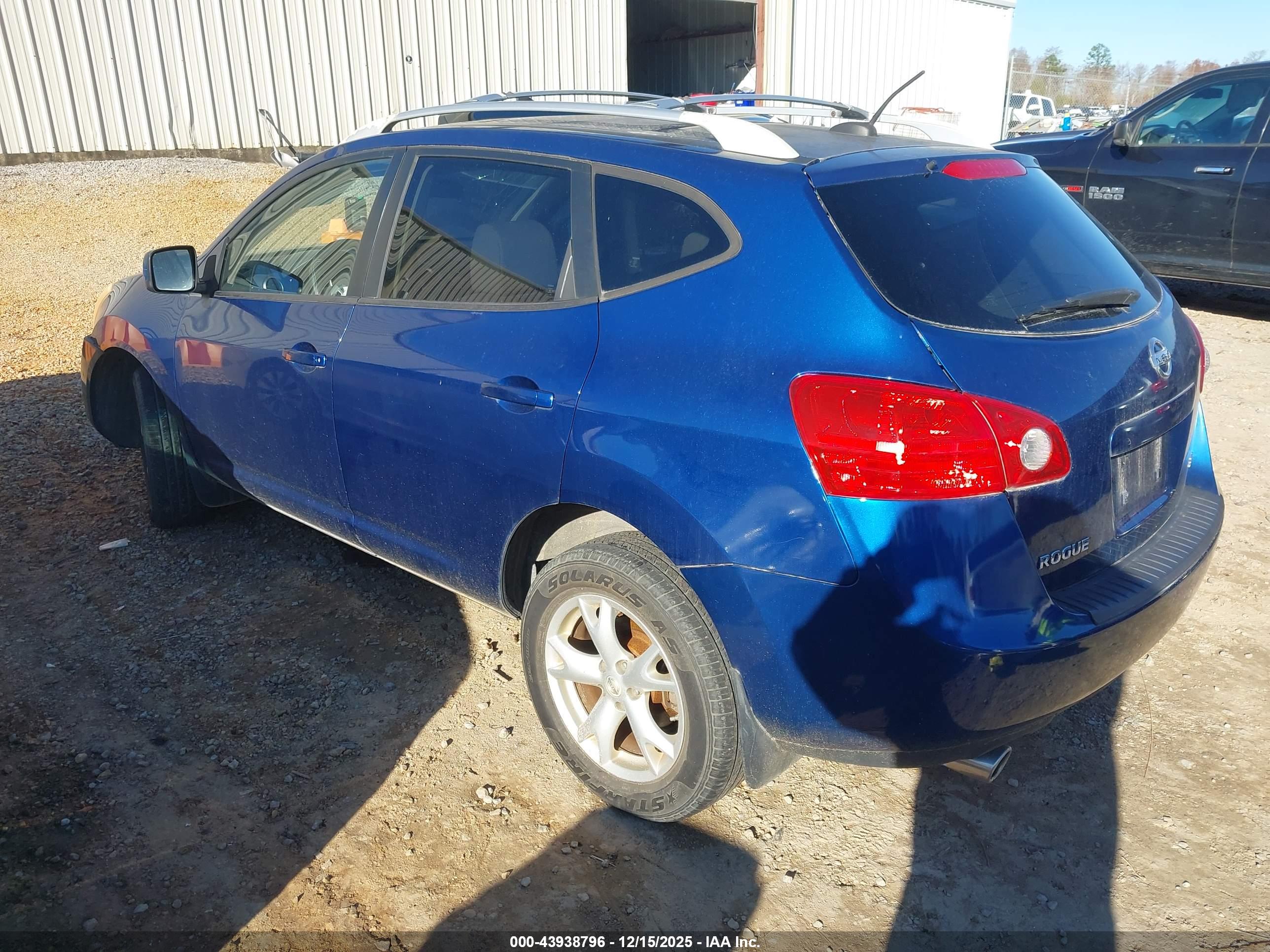 NISSAN ROGUE image 3