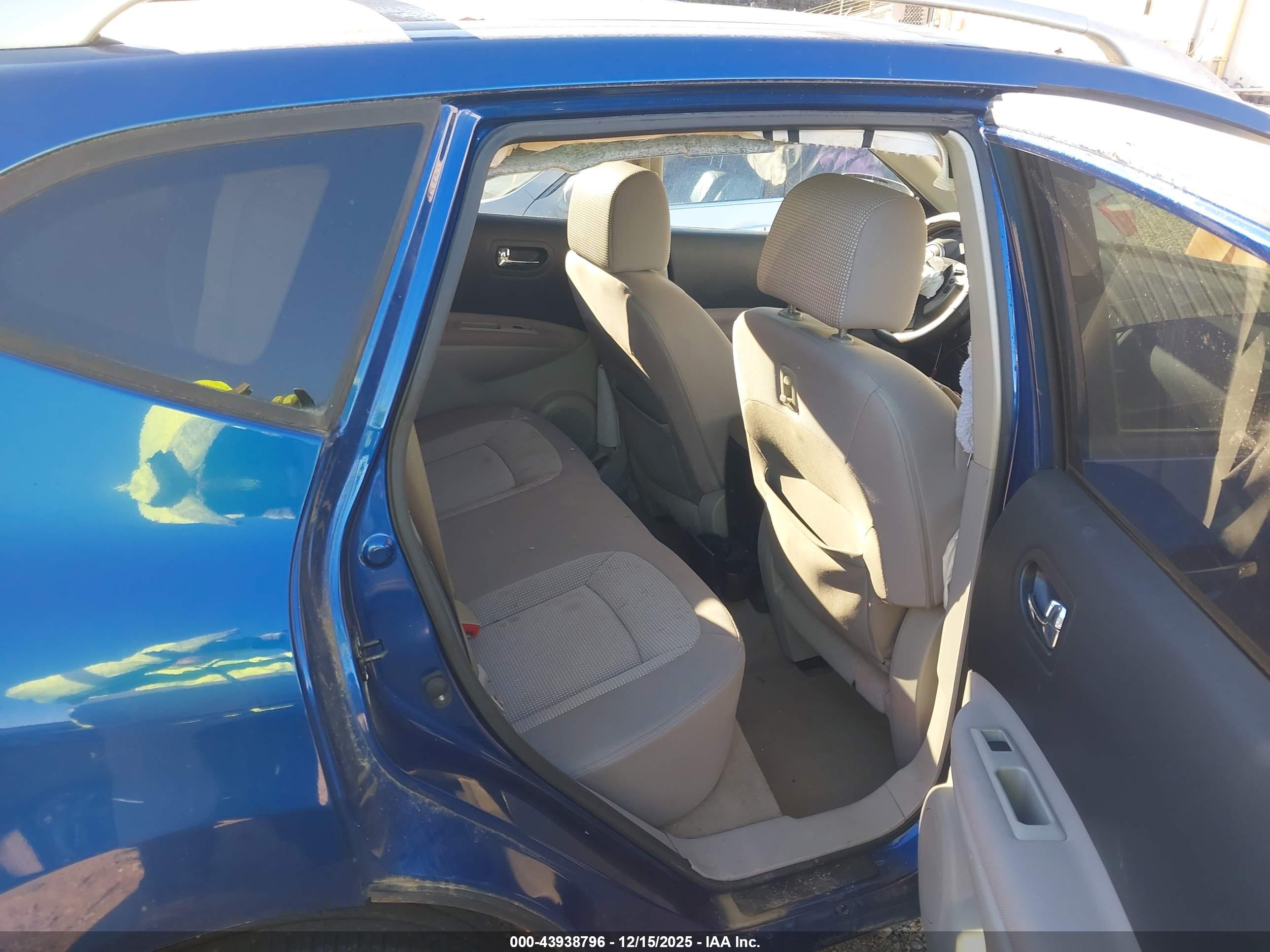 NISSAN ROGUE image 8