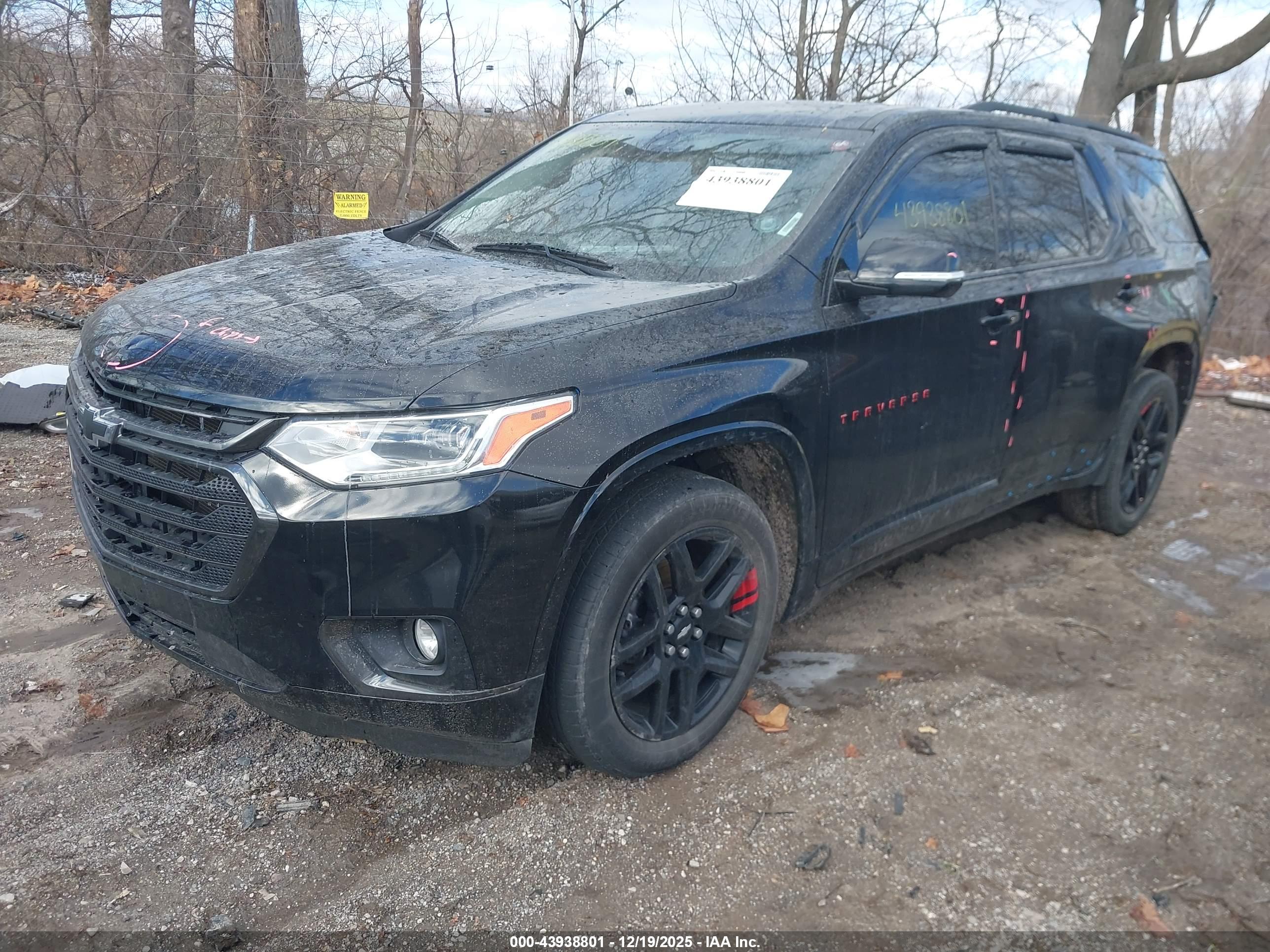 CHEVROLET TRAVERSE image 2