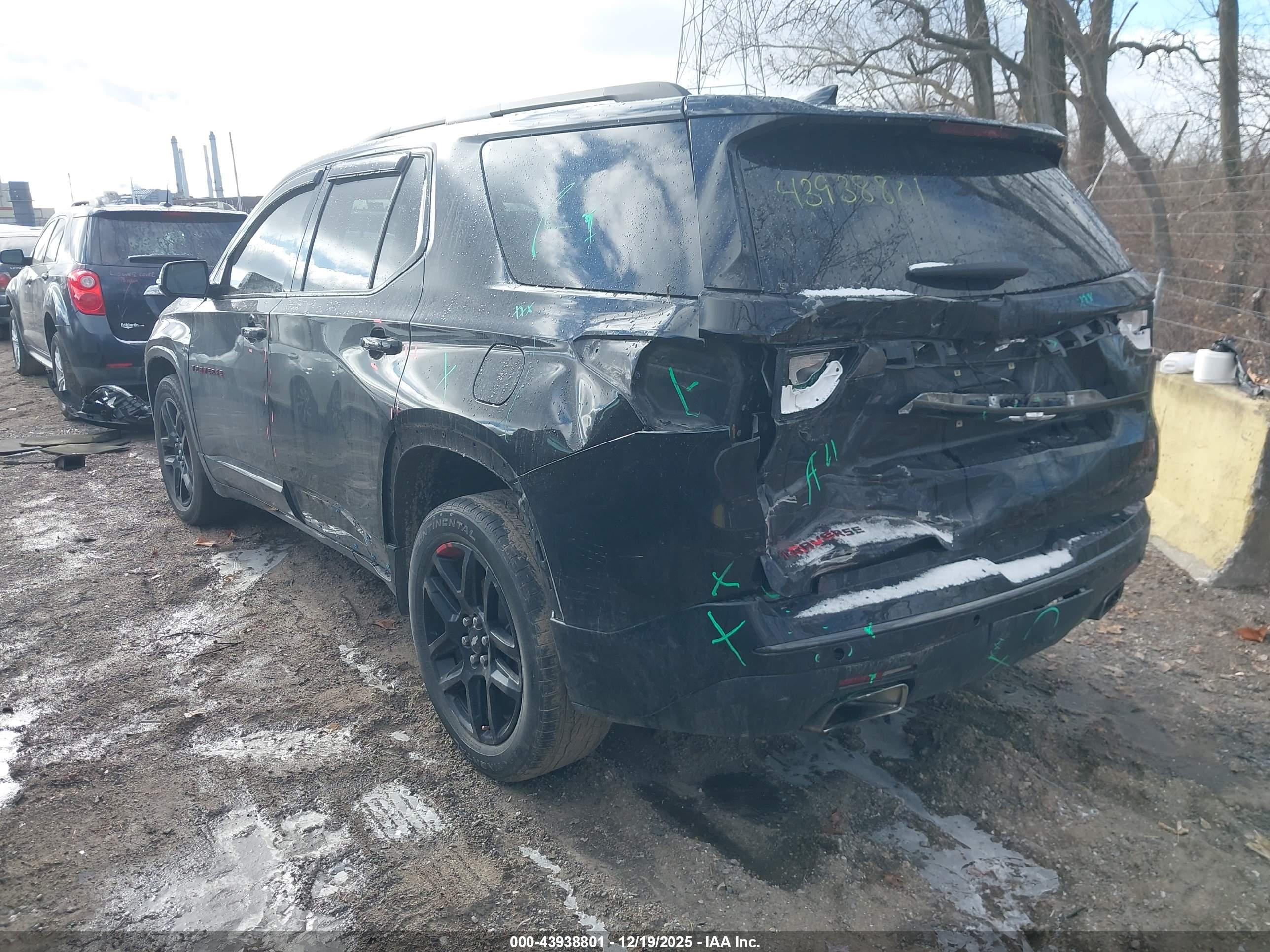 CHEVROLET TRAVERSE image 3