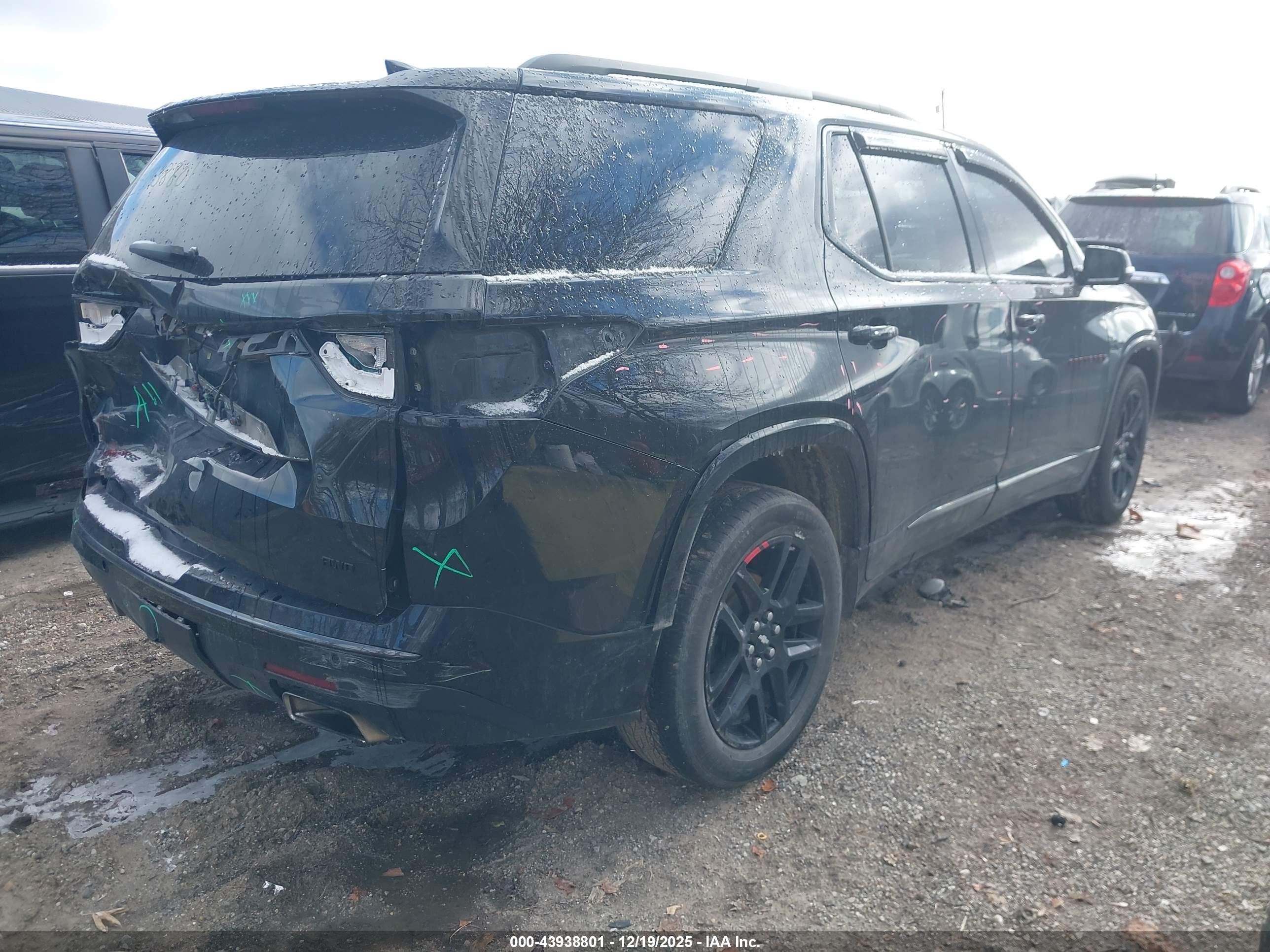 CHEVROLET TRAVERSE image 4