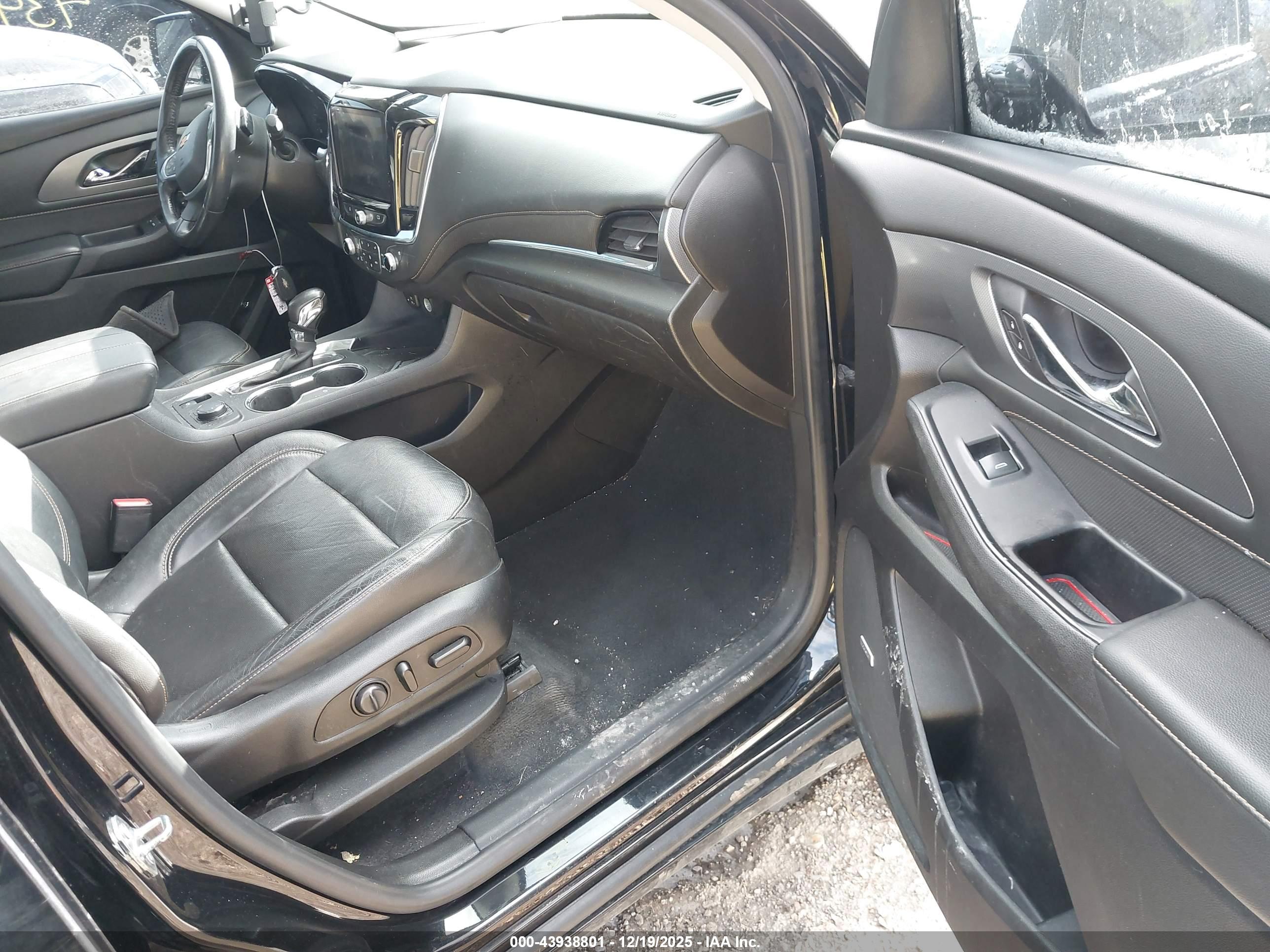 CHEVROLET TRAVERSE image 5