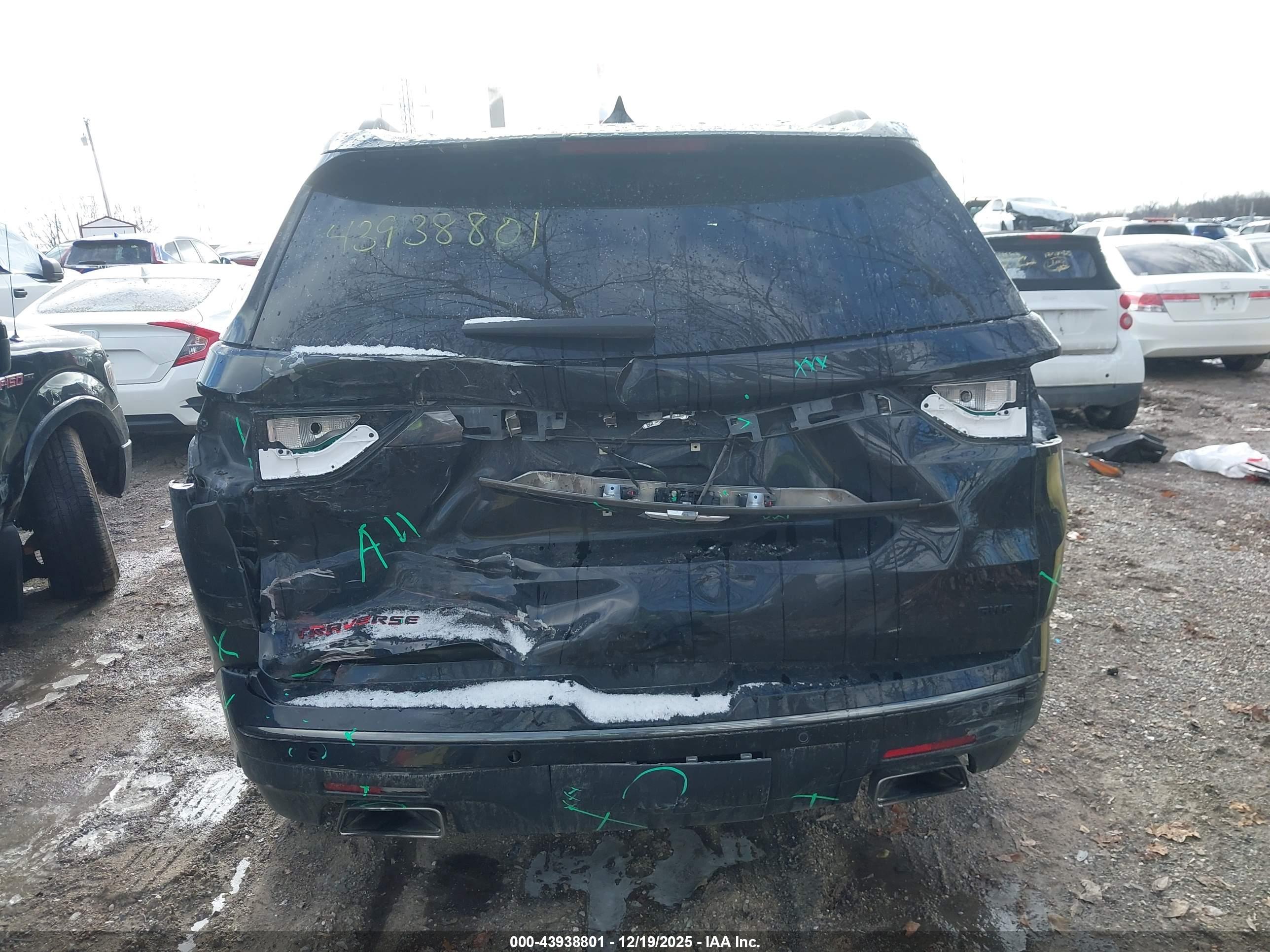 CHEVROLET TRAVERSE image 6