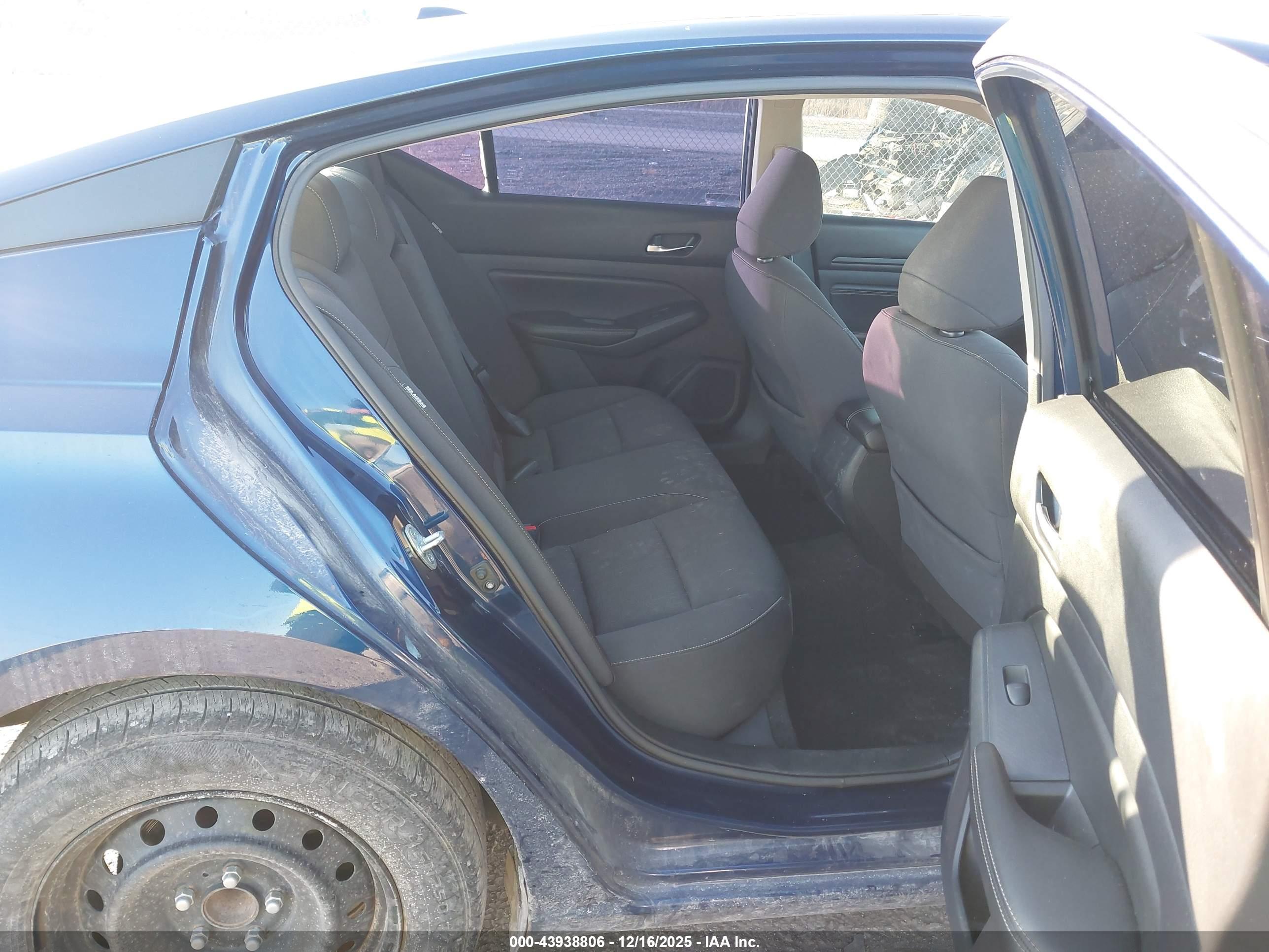 NISSAN ALTIMA image 8
