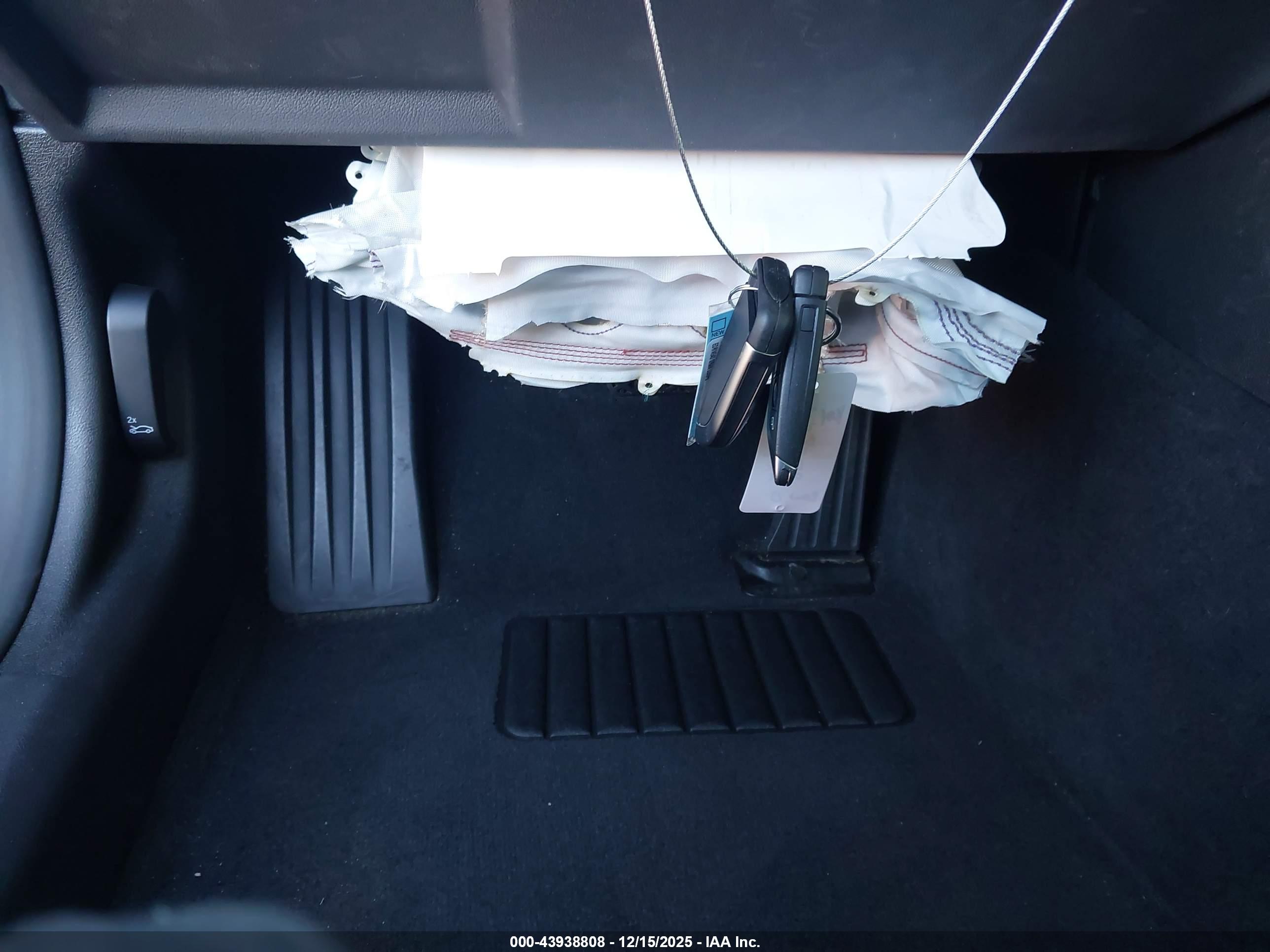 BMW I4 image 11