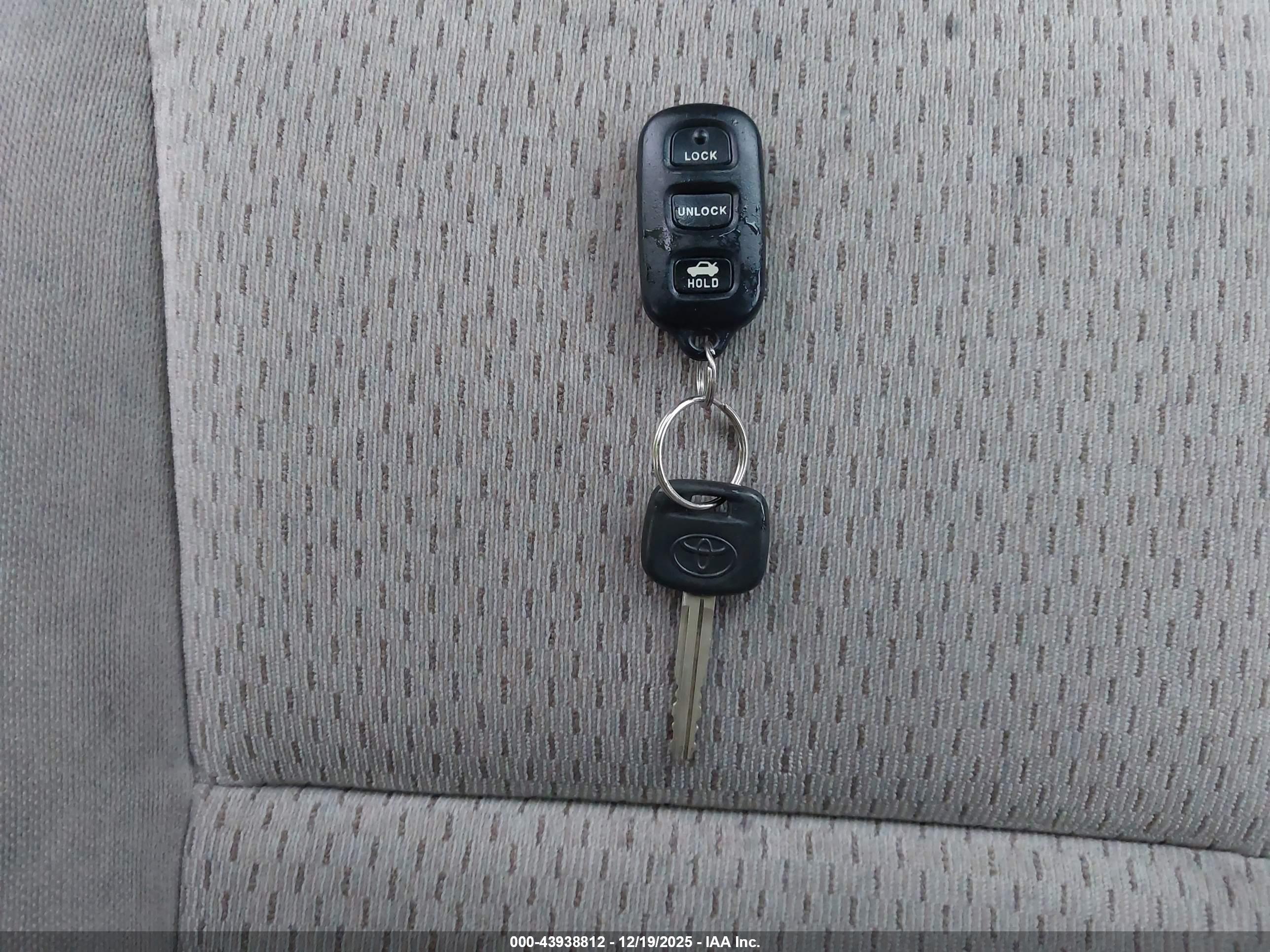 TOYOTA CAMRY image 11