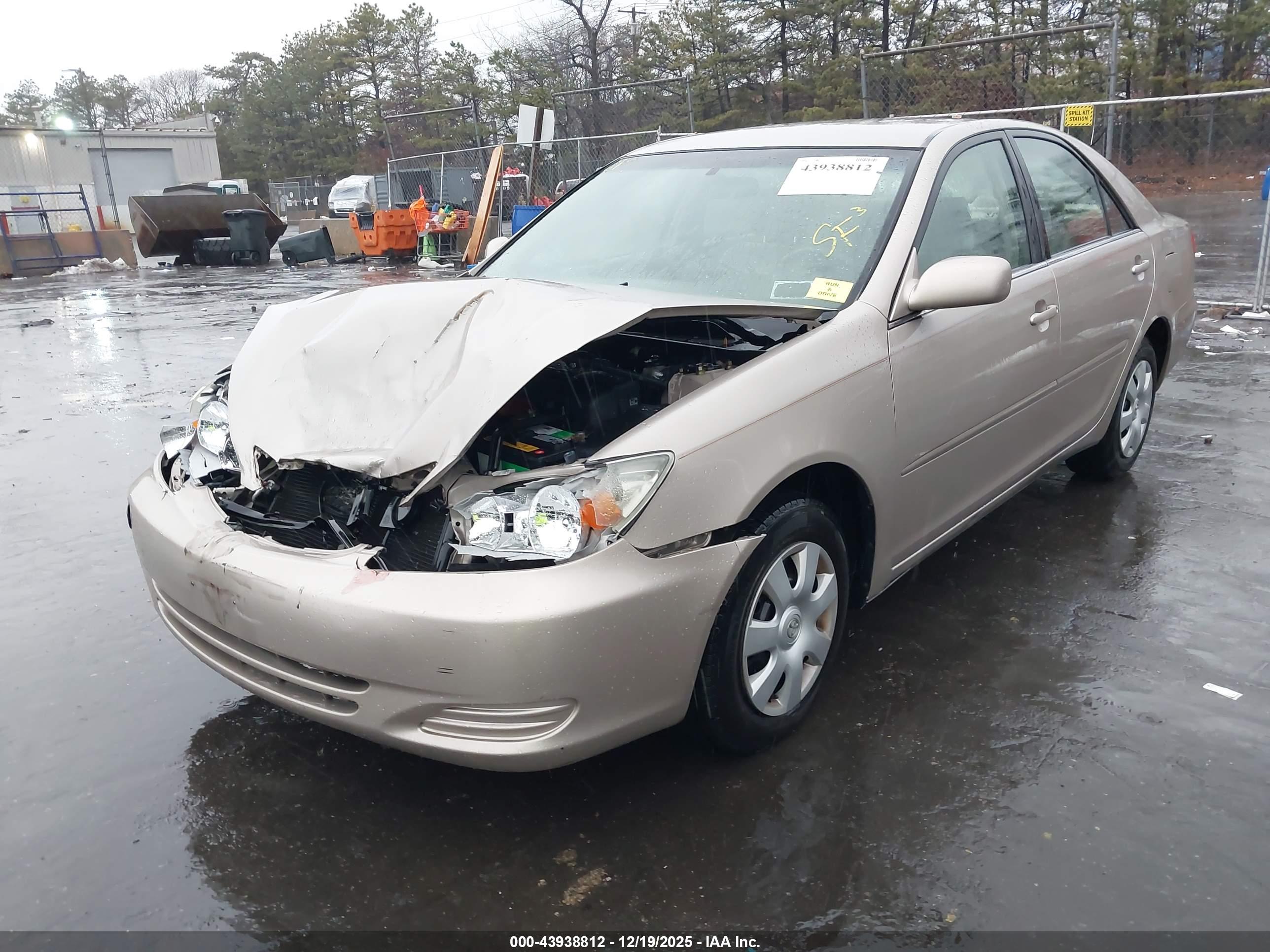 TOYOTA CAMRY image 2