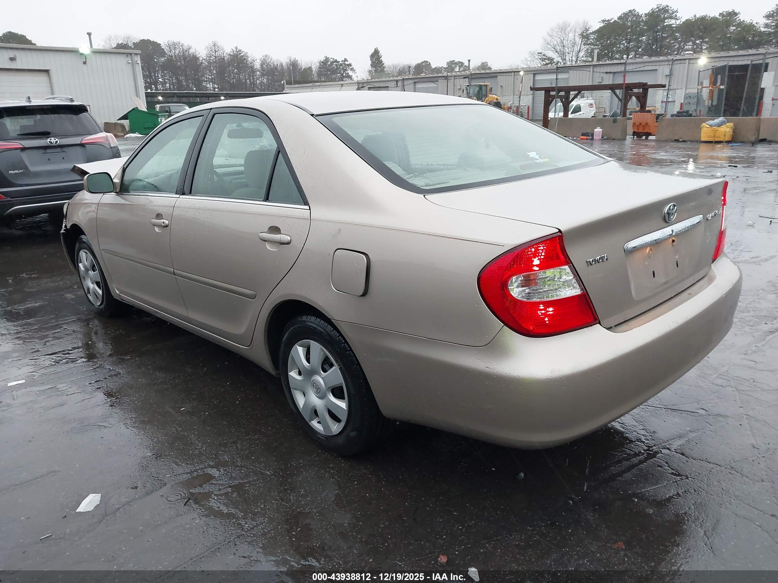 TOYOTA CAMRY image 3
