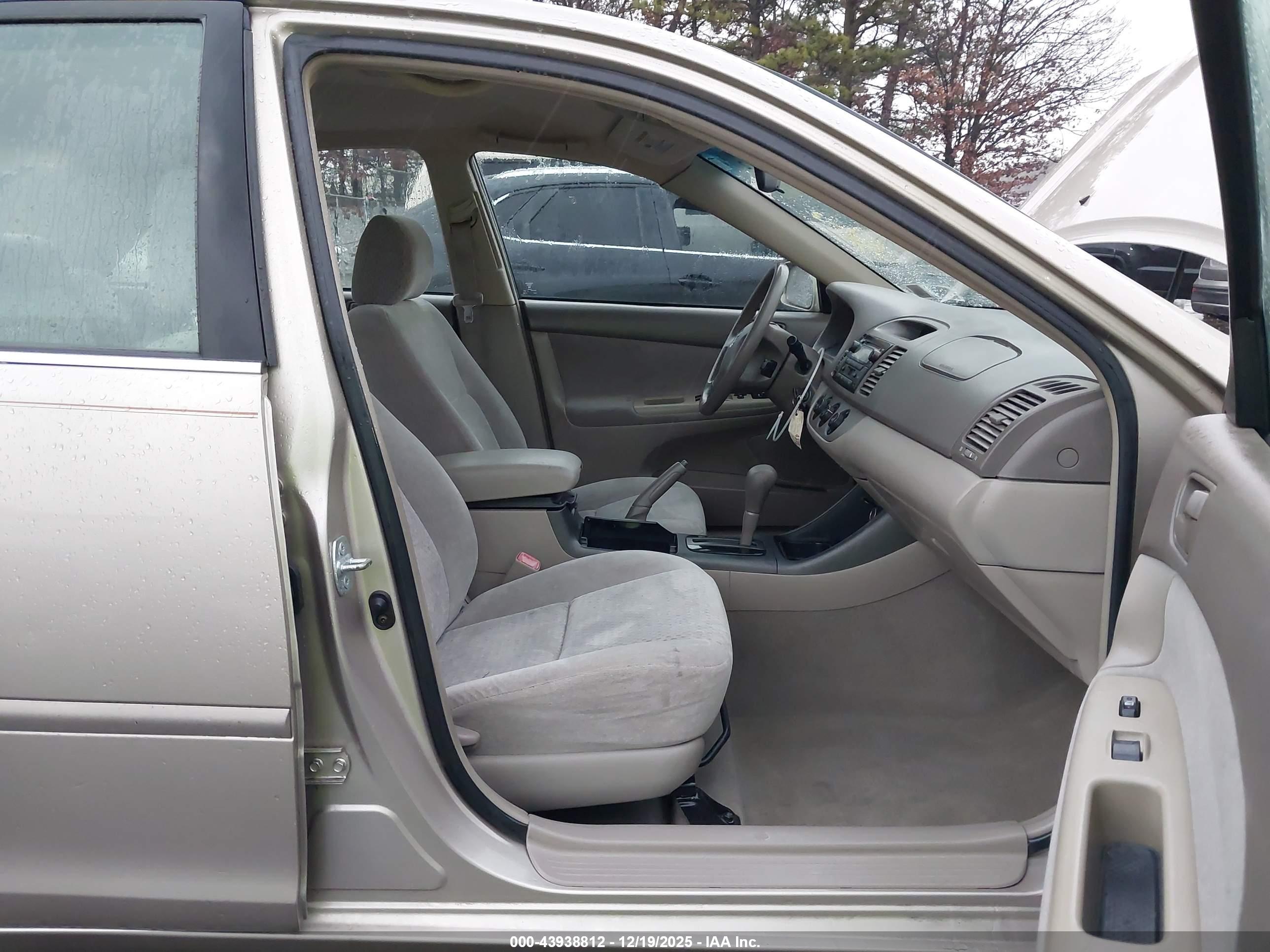 TOYOTA CAMRY image 5