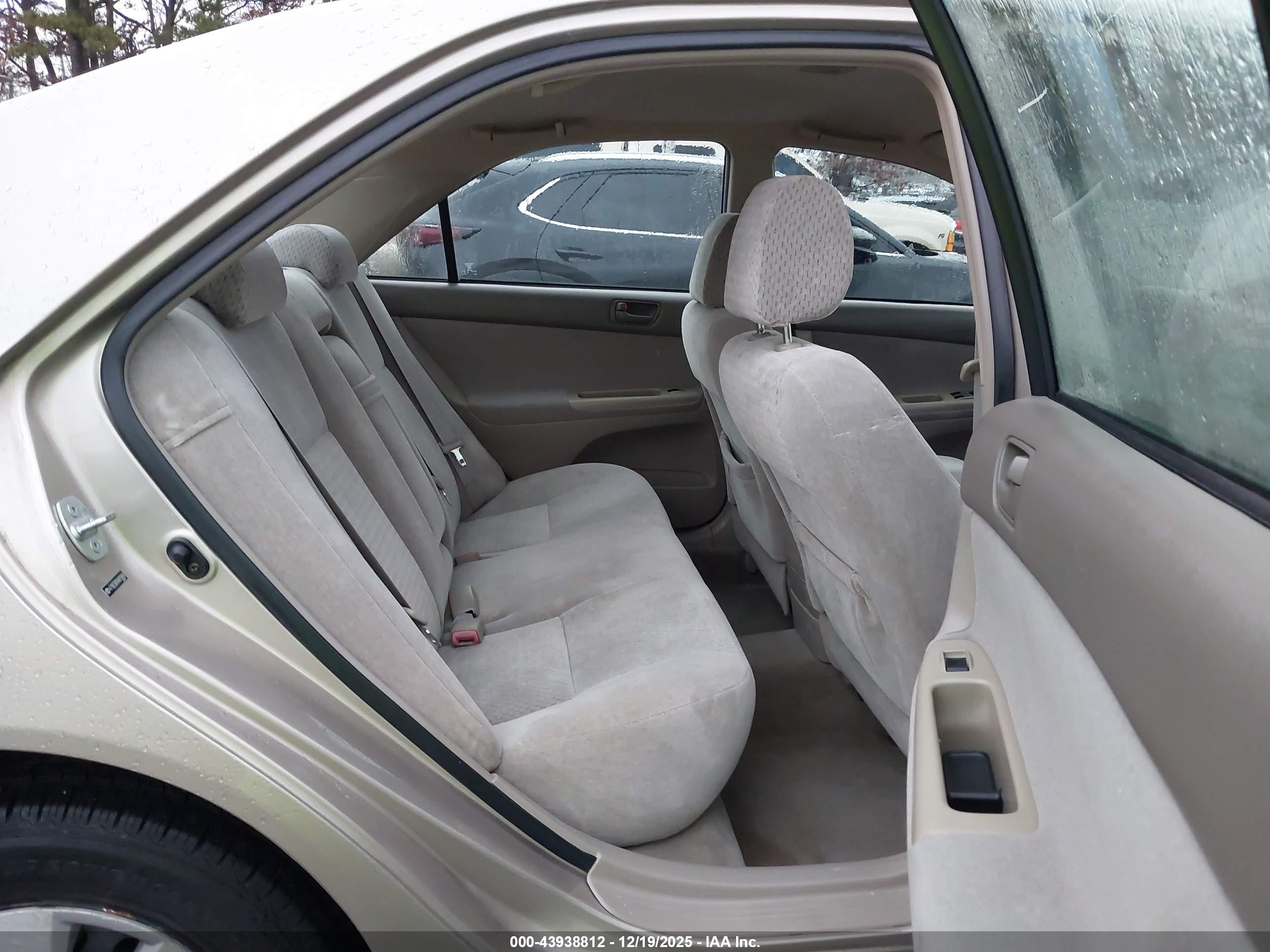 TOYOTA CAMRY image 8