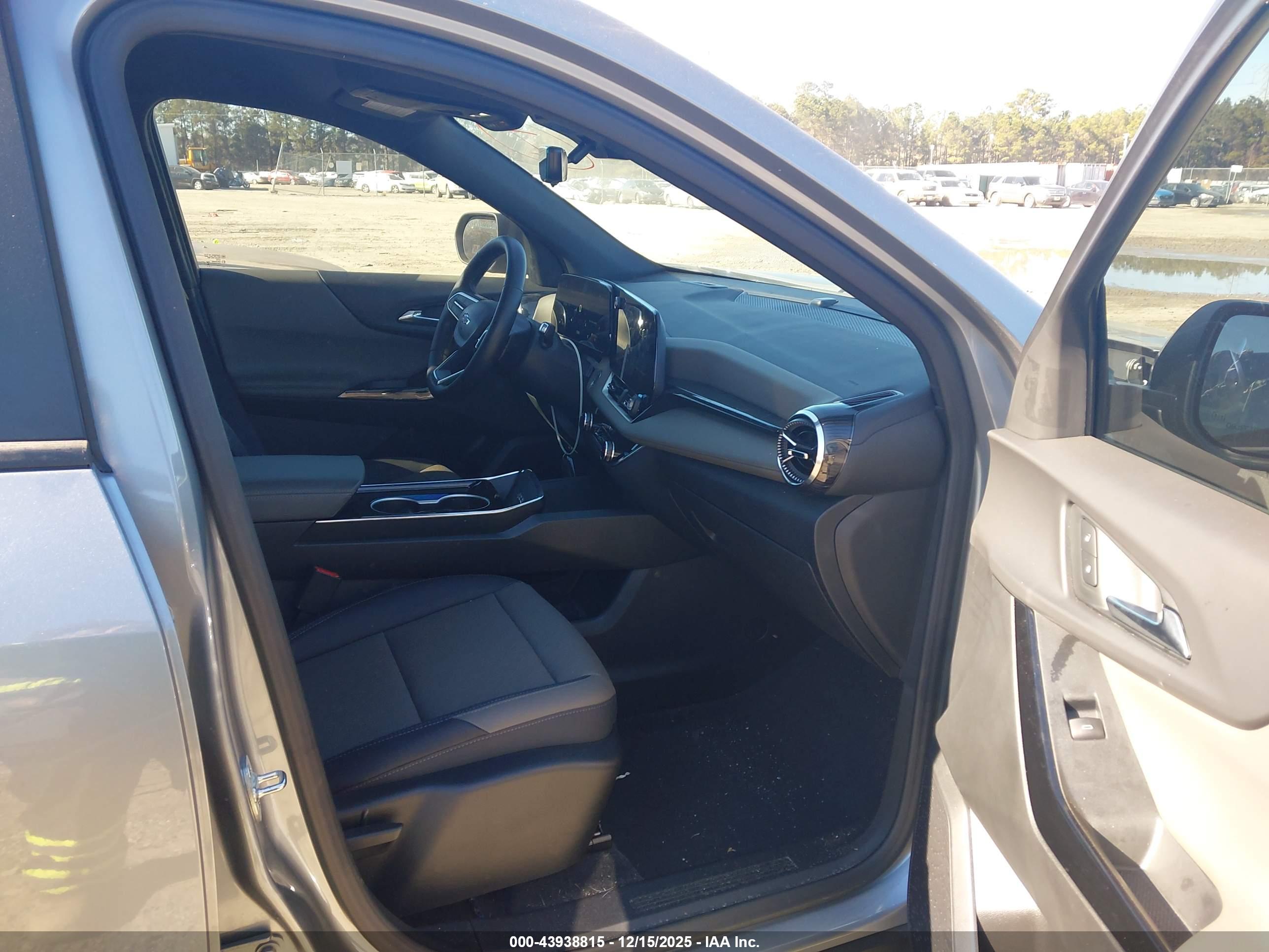 CHEVROLET EQUINOX image 5