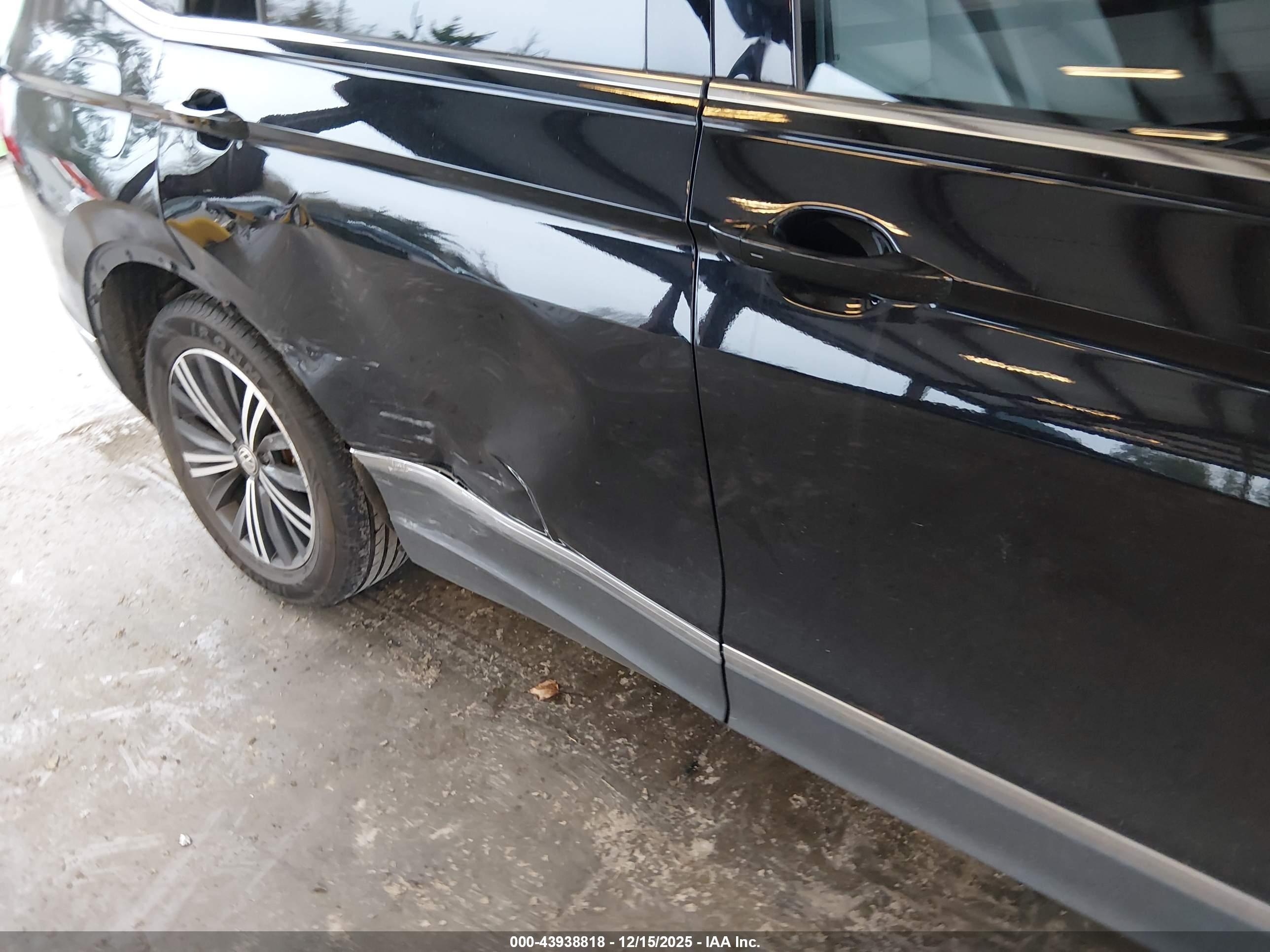 VOLKSWAGEN TIGUAN image 6