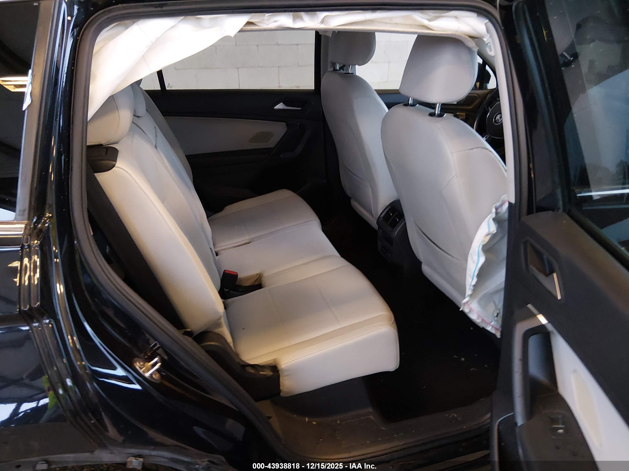 VOLKSWAGEN TIGUAN image 8