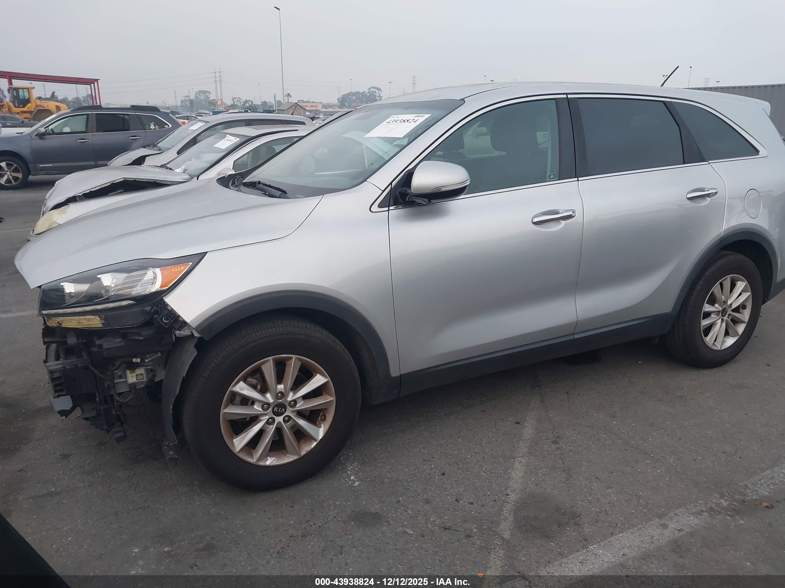 KIA SORENTO image 2