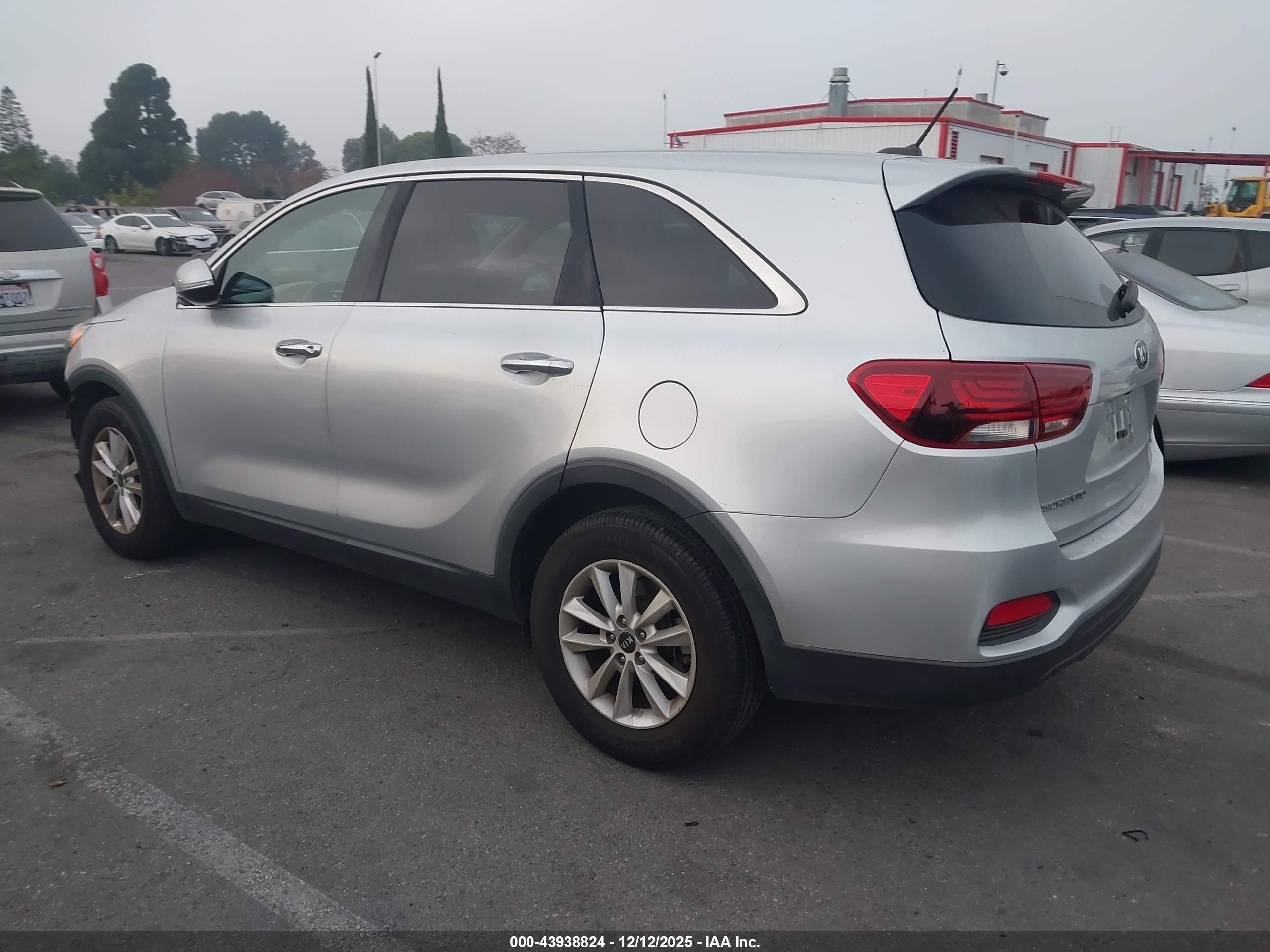 KIA SORENTO image 3