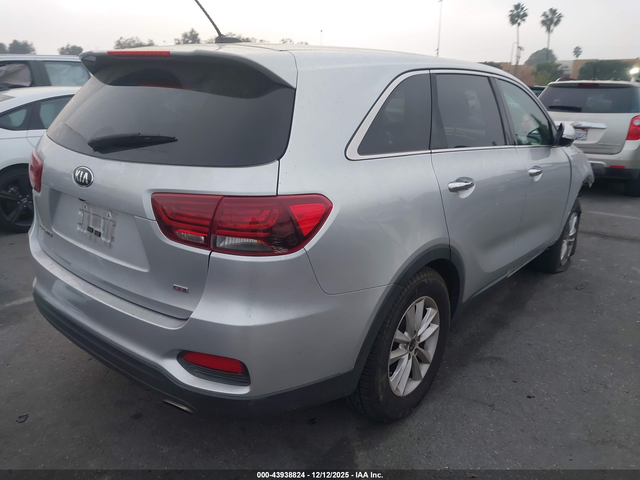 KIA SORENTO image 4