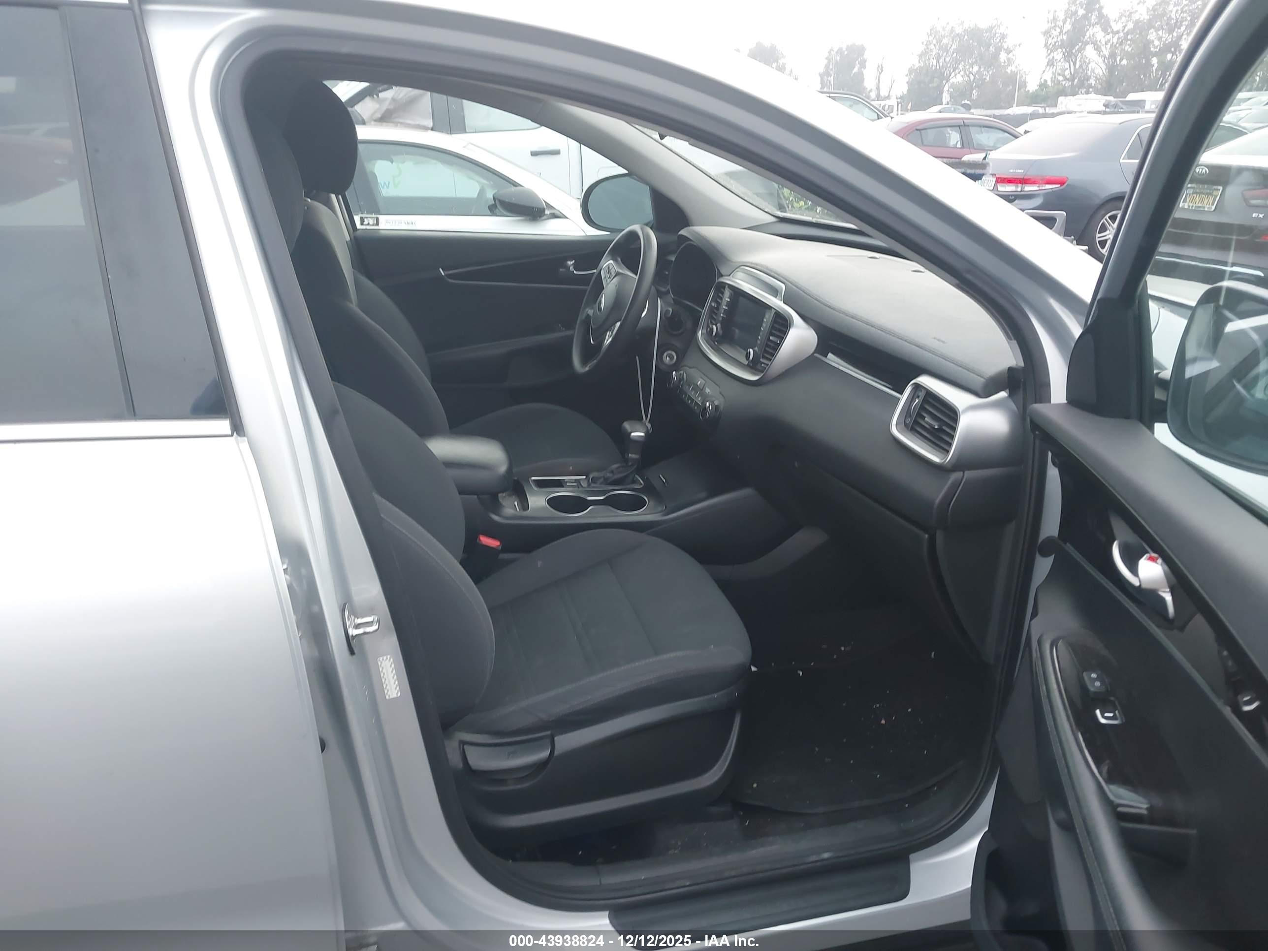 KIA SORENTO image 5