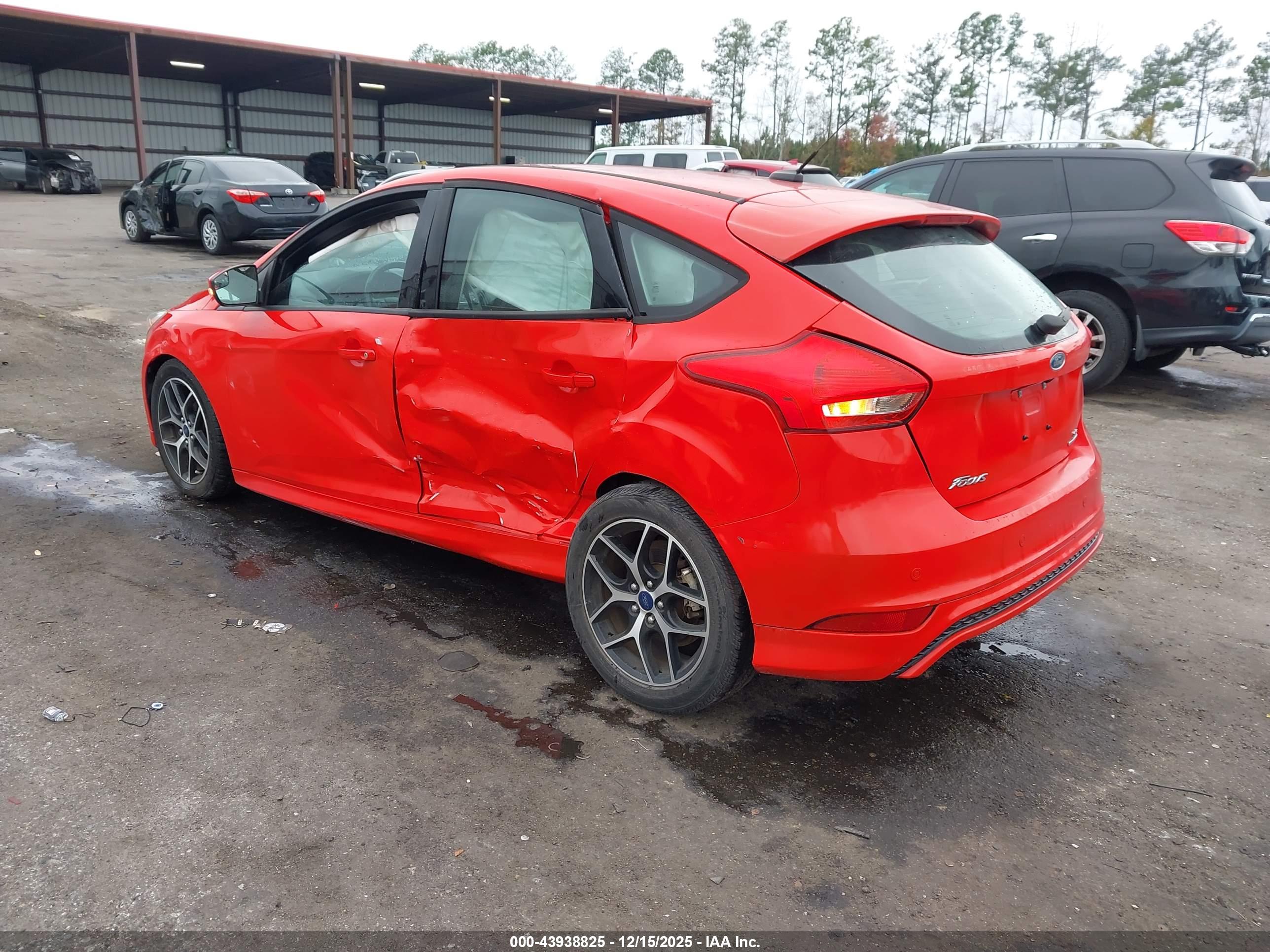 FORD FOCUS image 3