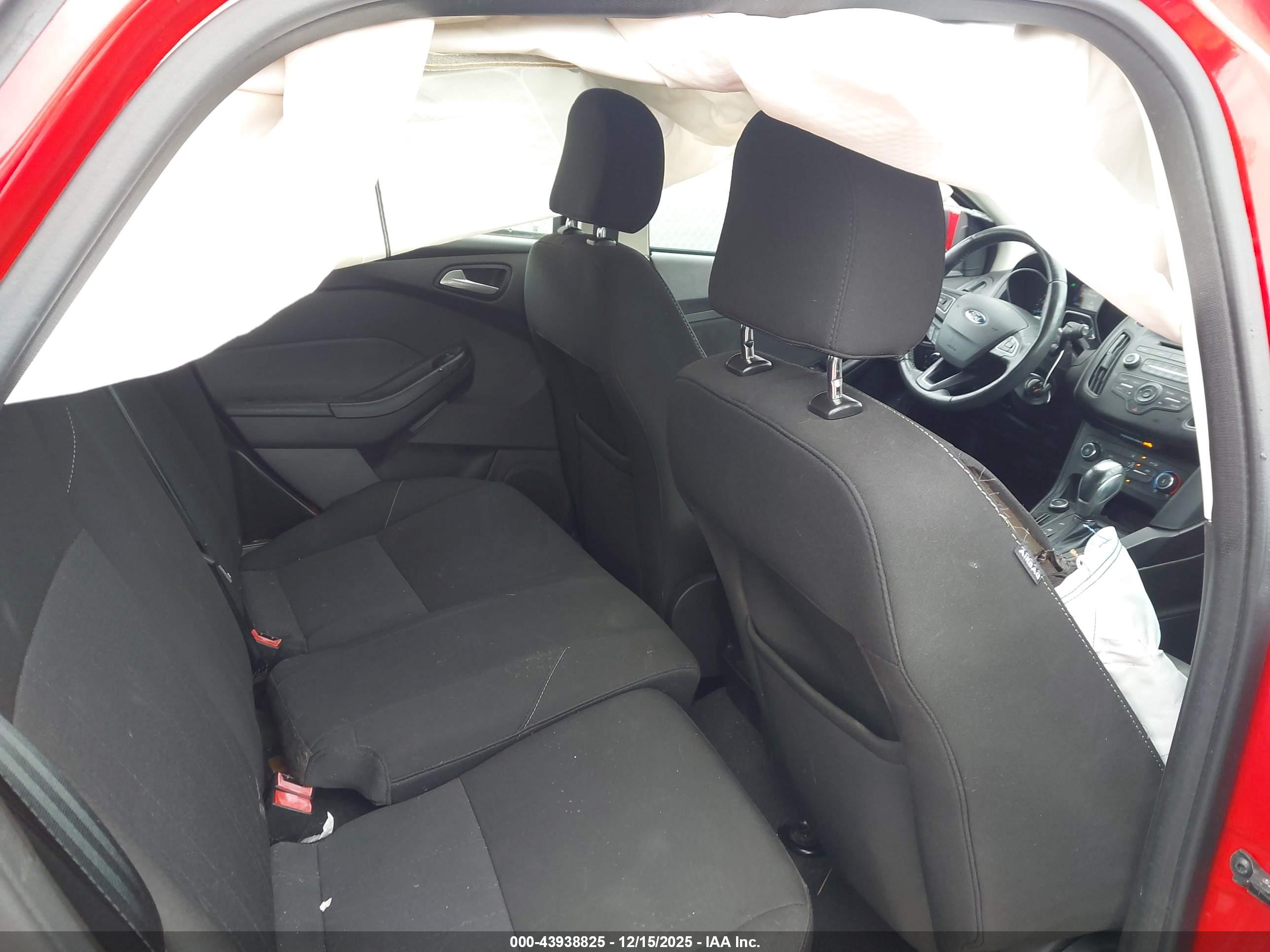 FORD FOCUS image 8