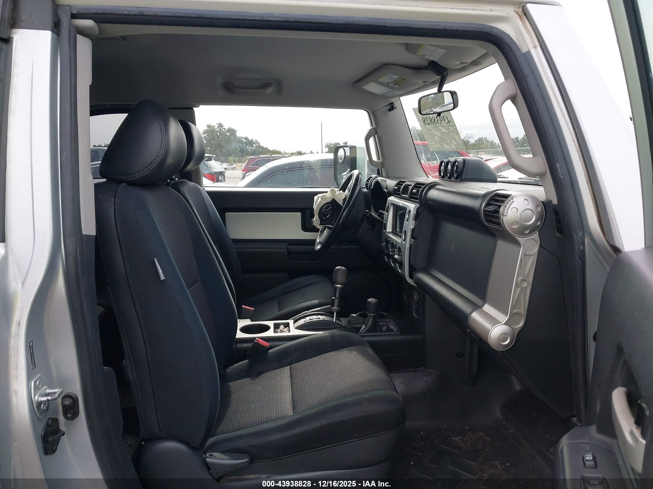 TOYOTA FJ image 5